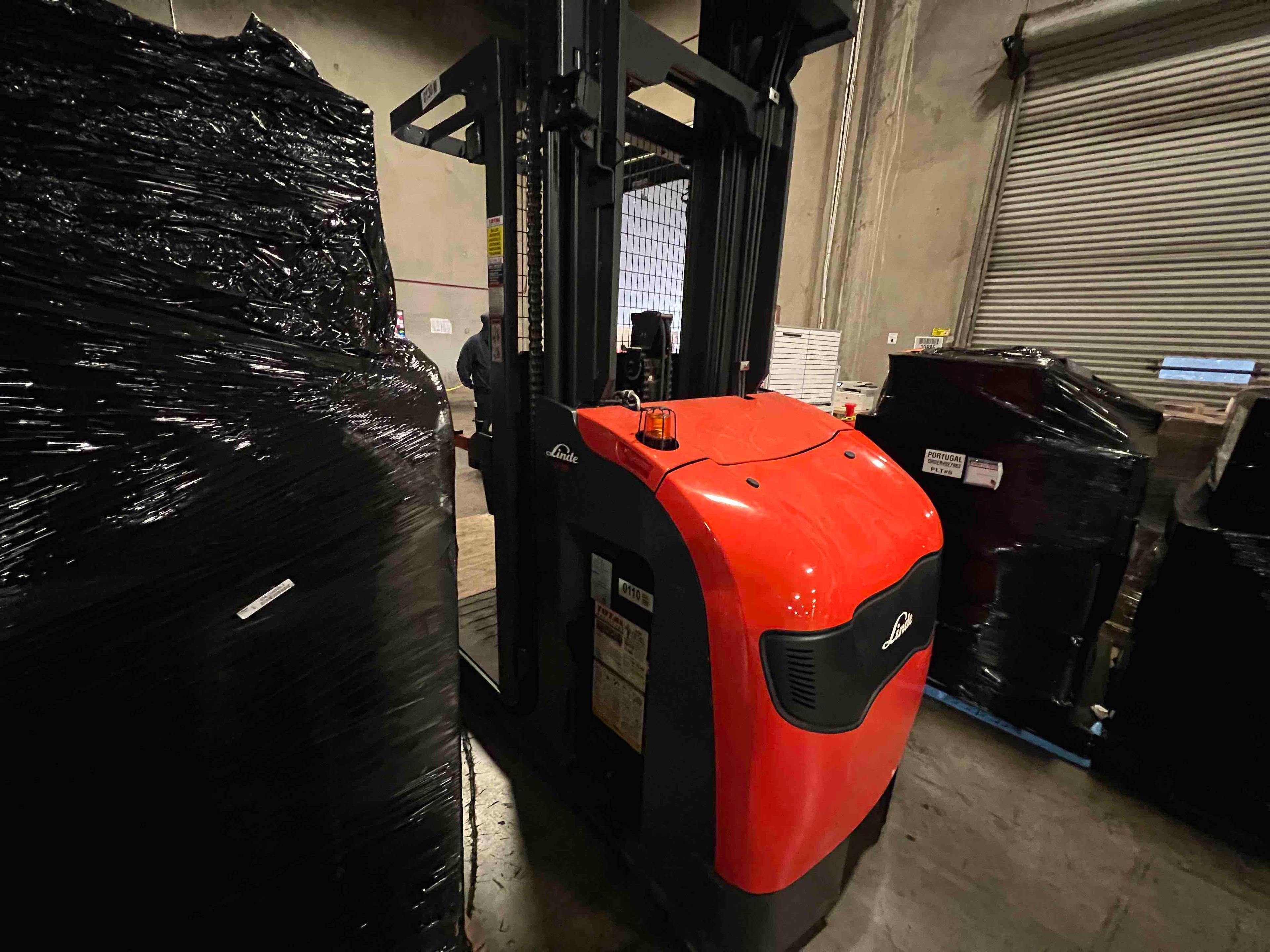 Main Image Used 2021 LINDE V15P_5215 Forklift – Electric Order Picker, 3000 lb Capacity, 107” Mast, 1523.2 Hours – $37855.00 – Anaheim – View 4