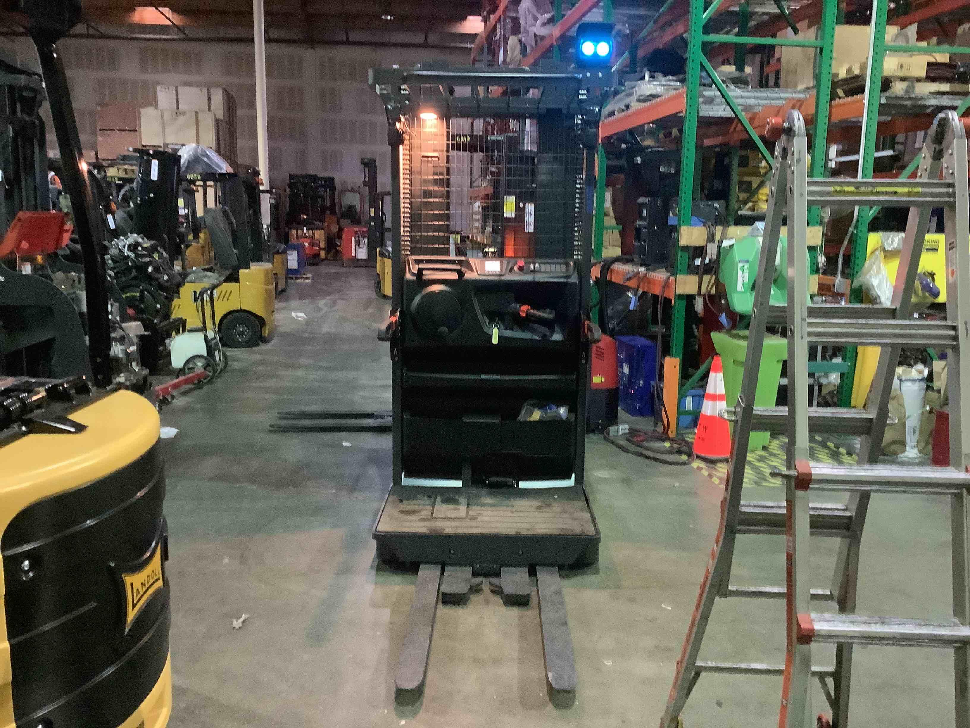 Main Image Used 2021 LINDE V15P_5215 Forklift – Electric Order Picker, 3000 lb Capacity, 97” Mast, 936 Hours – $33250.00 – Anaheim – View 4