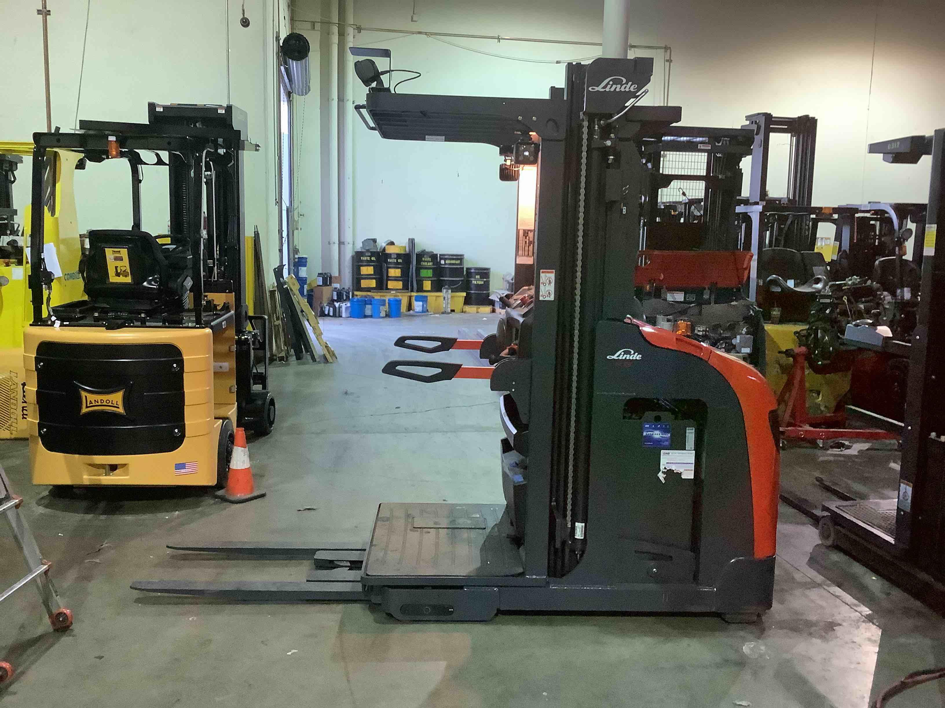 Main Image Used 2021 LINDE V15P_5215 Forklift – Electric Order Picker, 3000 lb Capacity, 97” Mast, 936 Hours – $33250.00 – Anaheim – View 3