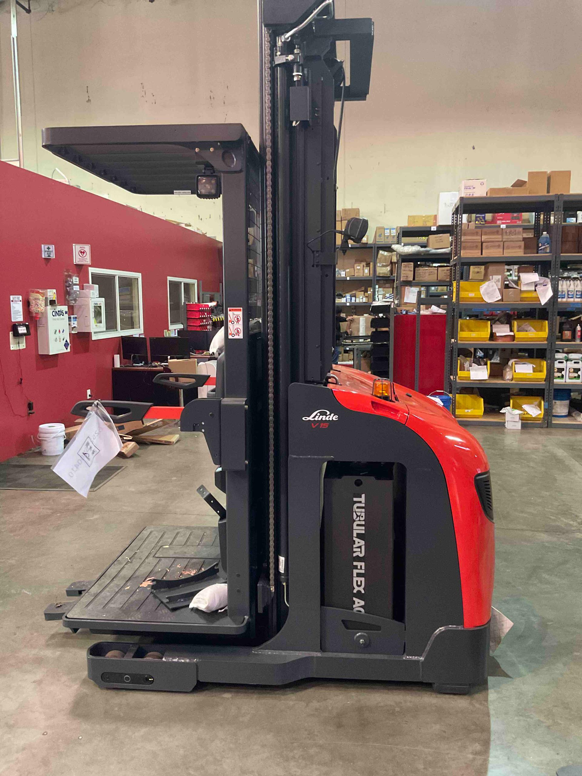 Main Image Linde V15P_5215-WG Electric Order Picker, photo 4 of 4