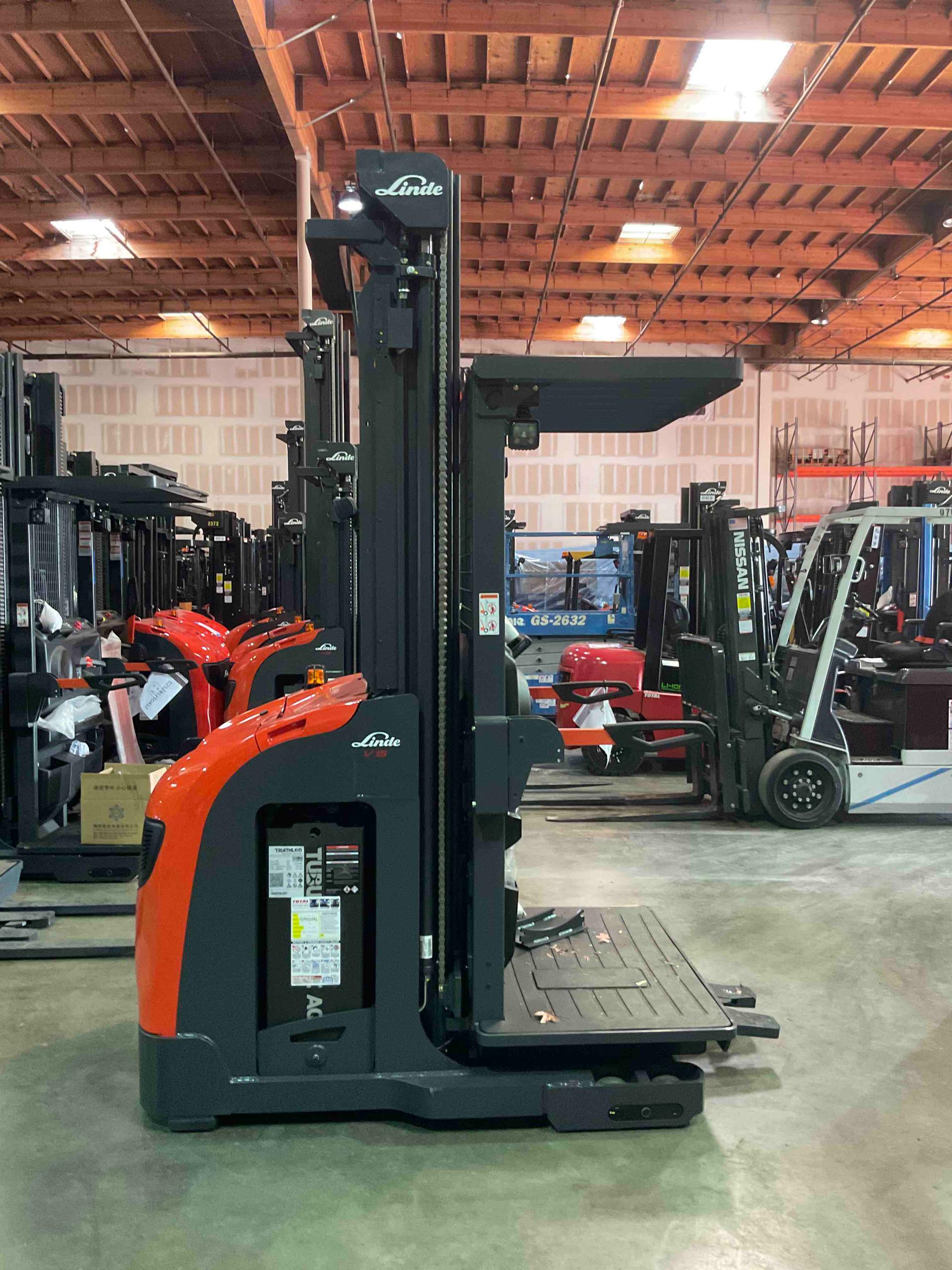 Main Image Linde V15P_5215-WG Electric Order Picker, photo 3 of 4