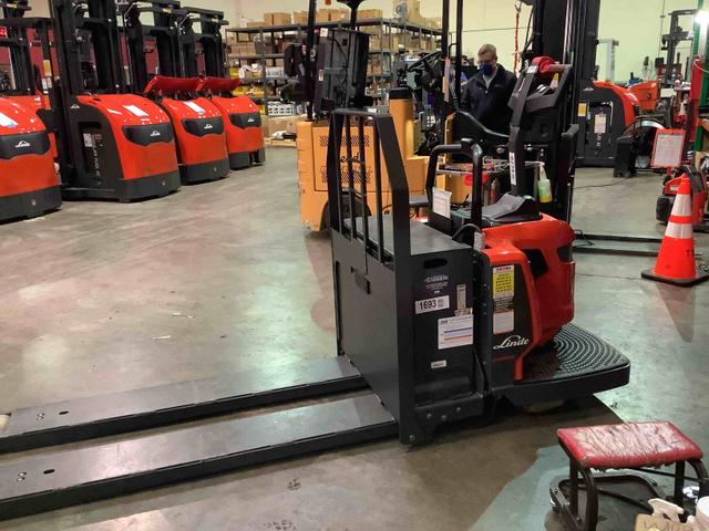 LINDE EWR30_1101-02-27X96-PS Double Rider Jack forklift, 6000 capacity, 7.75 lift height. Serial A11101Y00239, Year 2021.