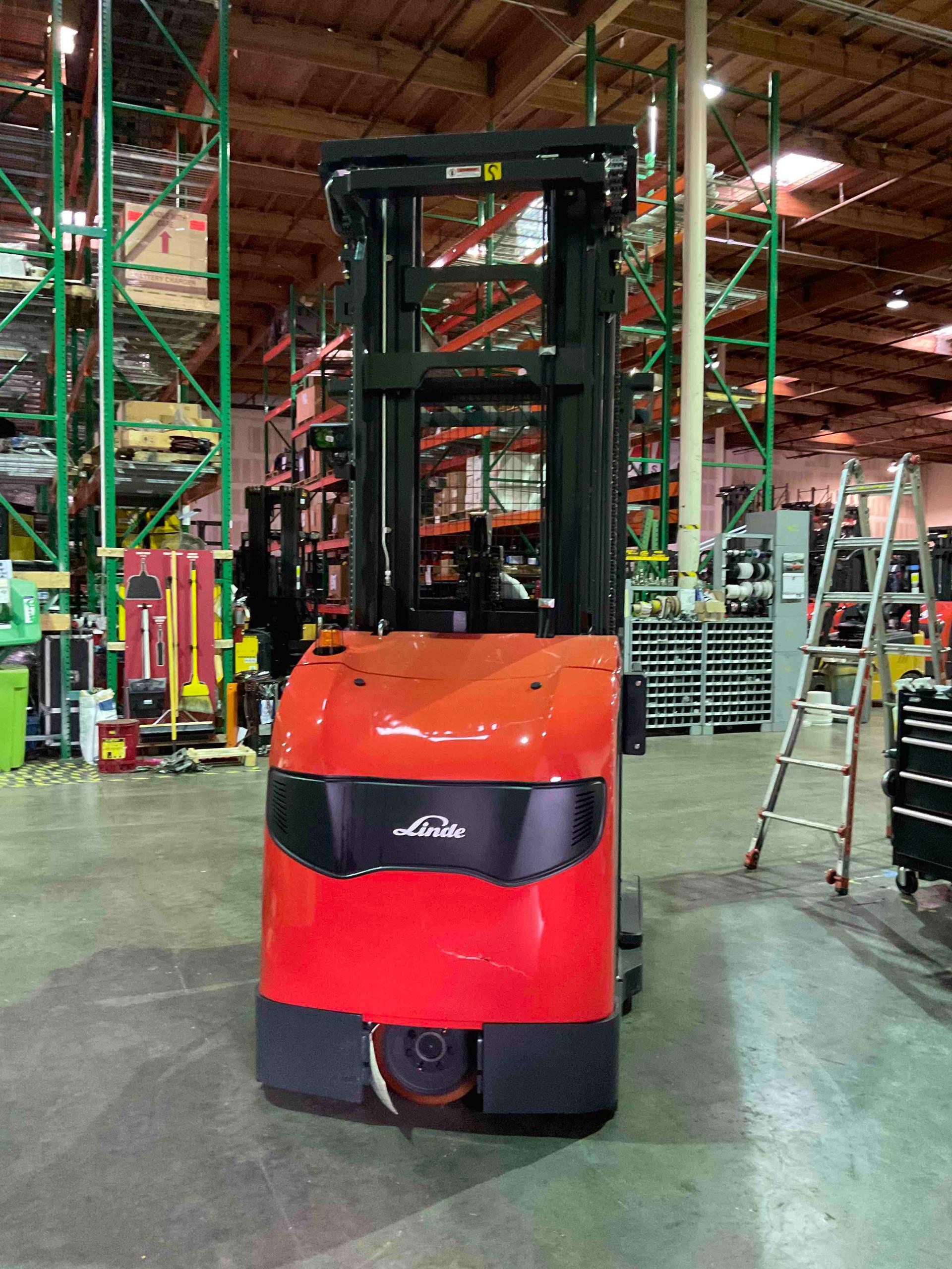 Main Image Linde V15P_5215-WG Electric Order Picker, photo 4 of 4