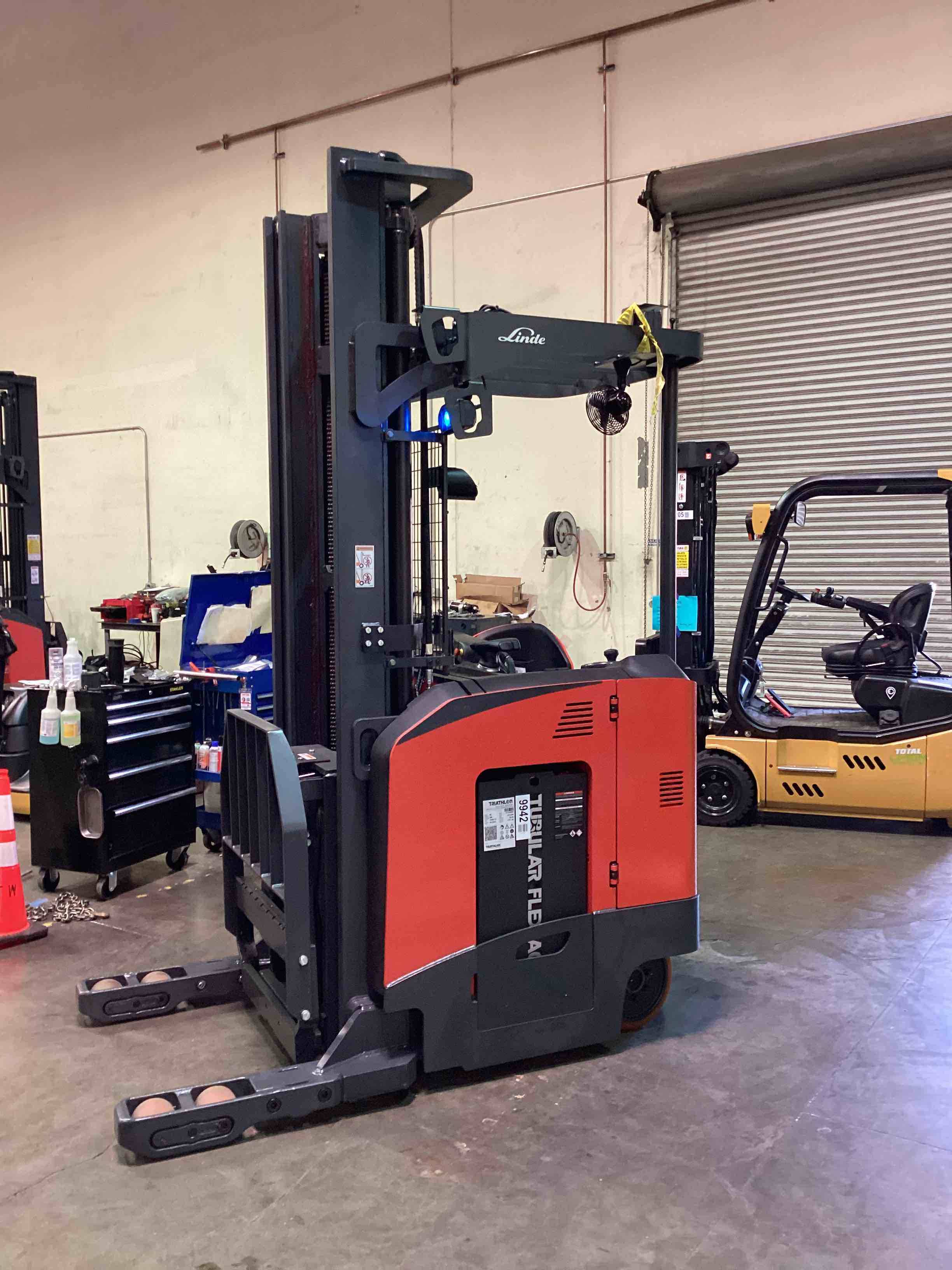 LINDE R17SX_5195 Stand Up Reach forklift, 3500 capacity, 258 lift height. Serial C25195Y00209, Year 2021.