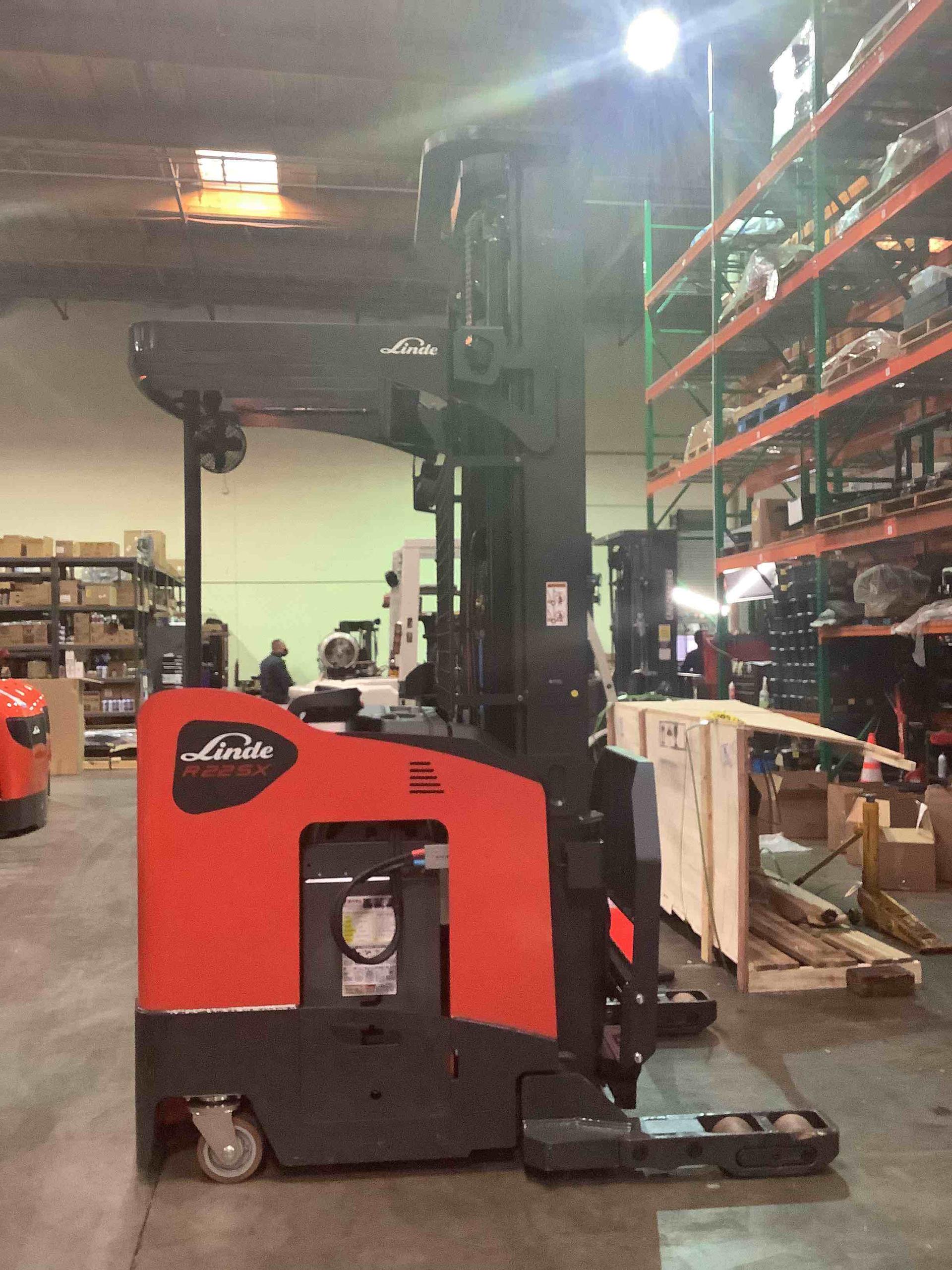 Main Image Linde R22SX_5195 Stand Up Reach, photo 4 of 4
