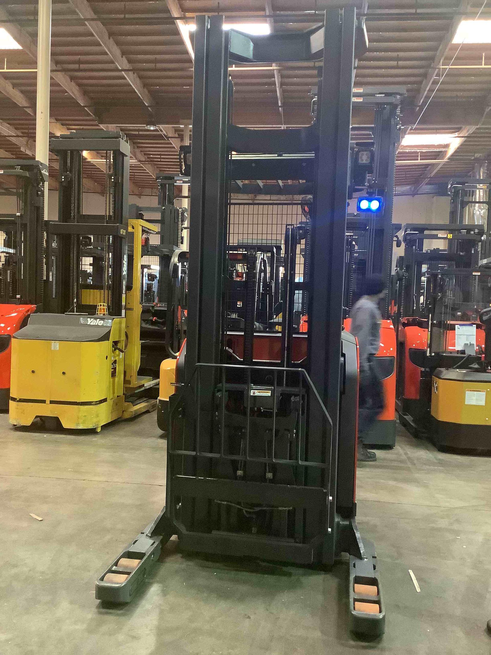 Main Image Linde R22SX_5195 Stand Up Reach, photo 1 of 4