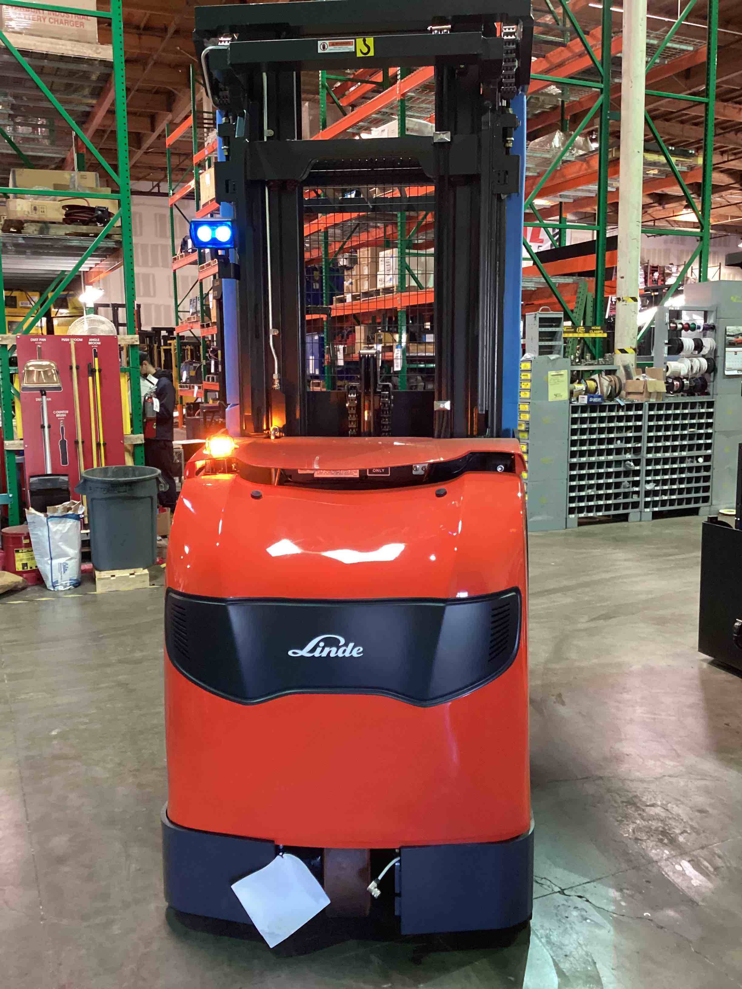 LINDE V15P_5215 Electric Order Picker forklift, 3000 capacity, 240 lift height. Serial C25215Y00442, Year 2021.