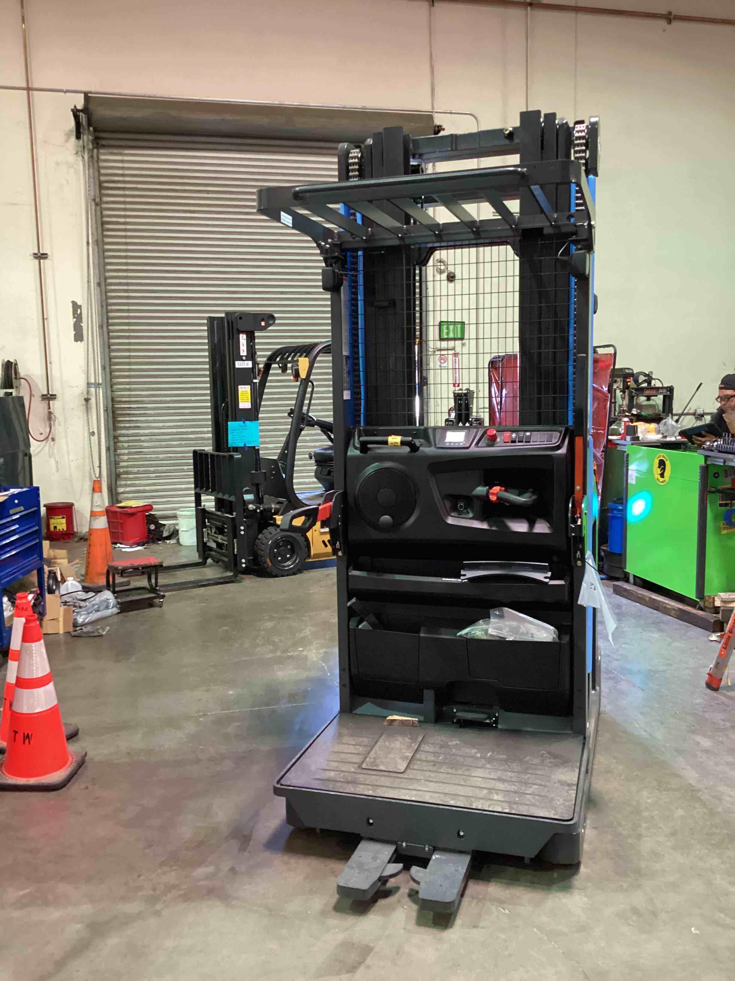 Main Image Used 2021 LINDE V15P_5215-WG Forklift – Electric Order Picker, 3000 lb Capacity, 107” Mast, 1376.3 Hours – $34500.00 – Anaheim – View 3