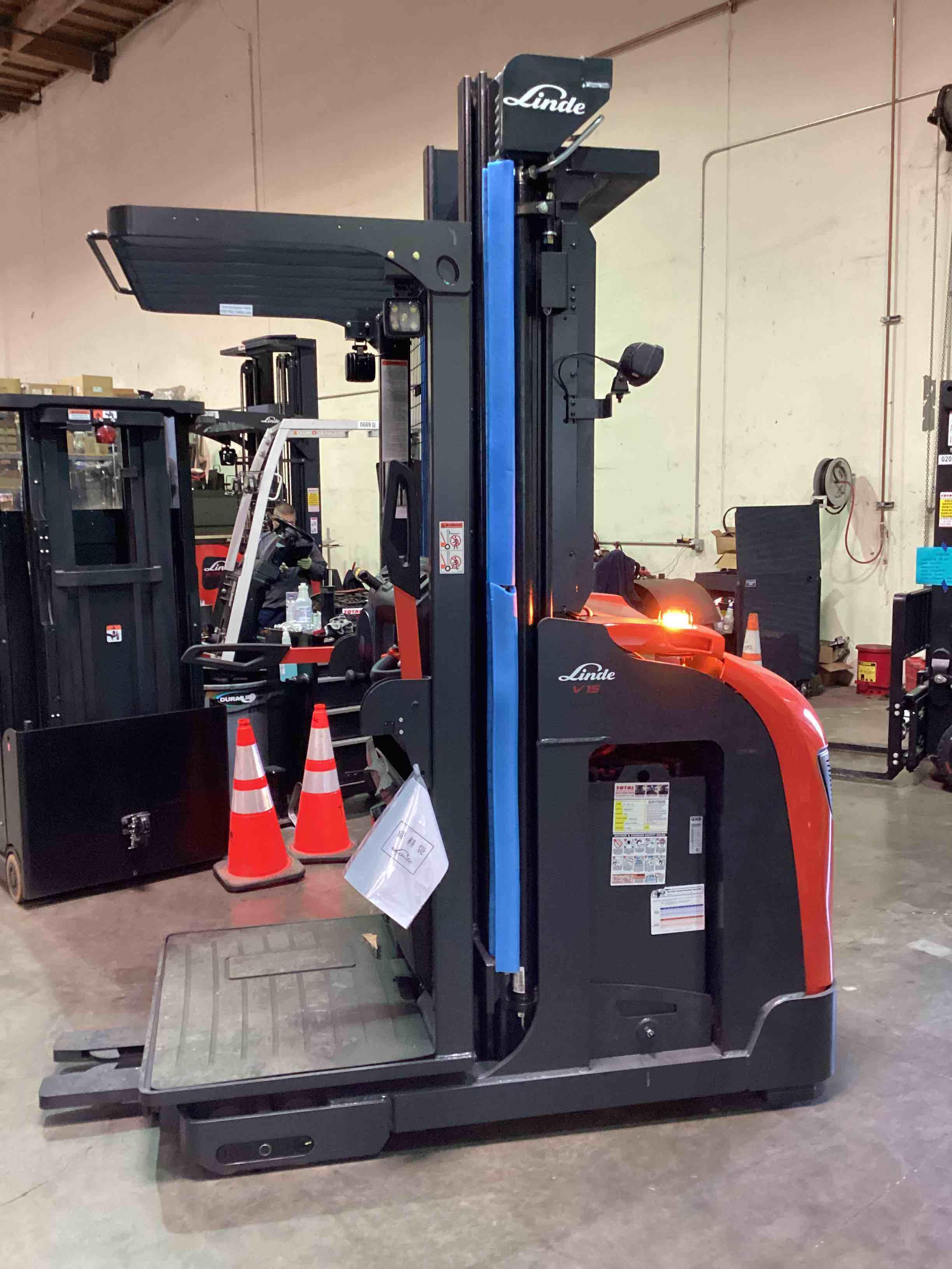 Main Image Used 2021 LINDE V15P_5215-WG Forklift – Electric Order Picker, 3000 lb Capacity, 107” Mast, 1376.3 Hours – $34500.00 – Anaheim – View 4