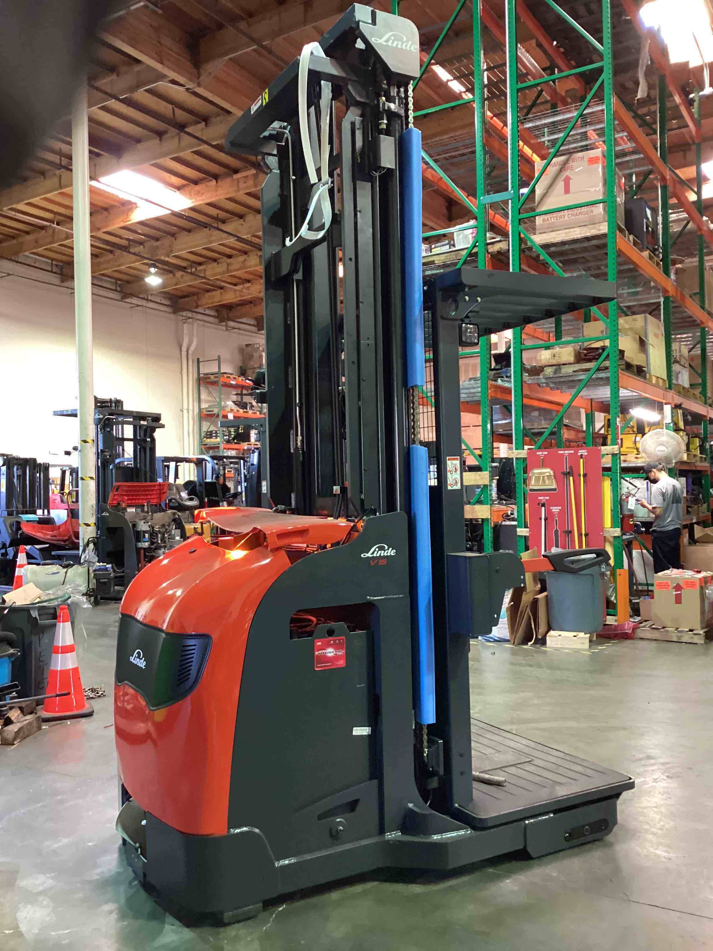 LINDE V15P_5215-WG Electric Order Picker forklift, 3000 capacity, 295 lift height. Serial C25215Y00405, Year 2021.