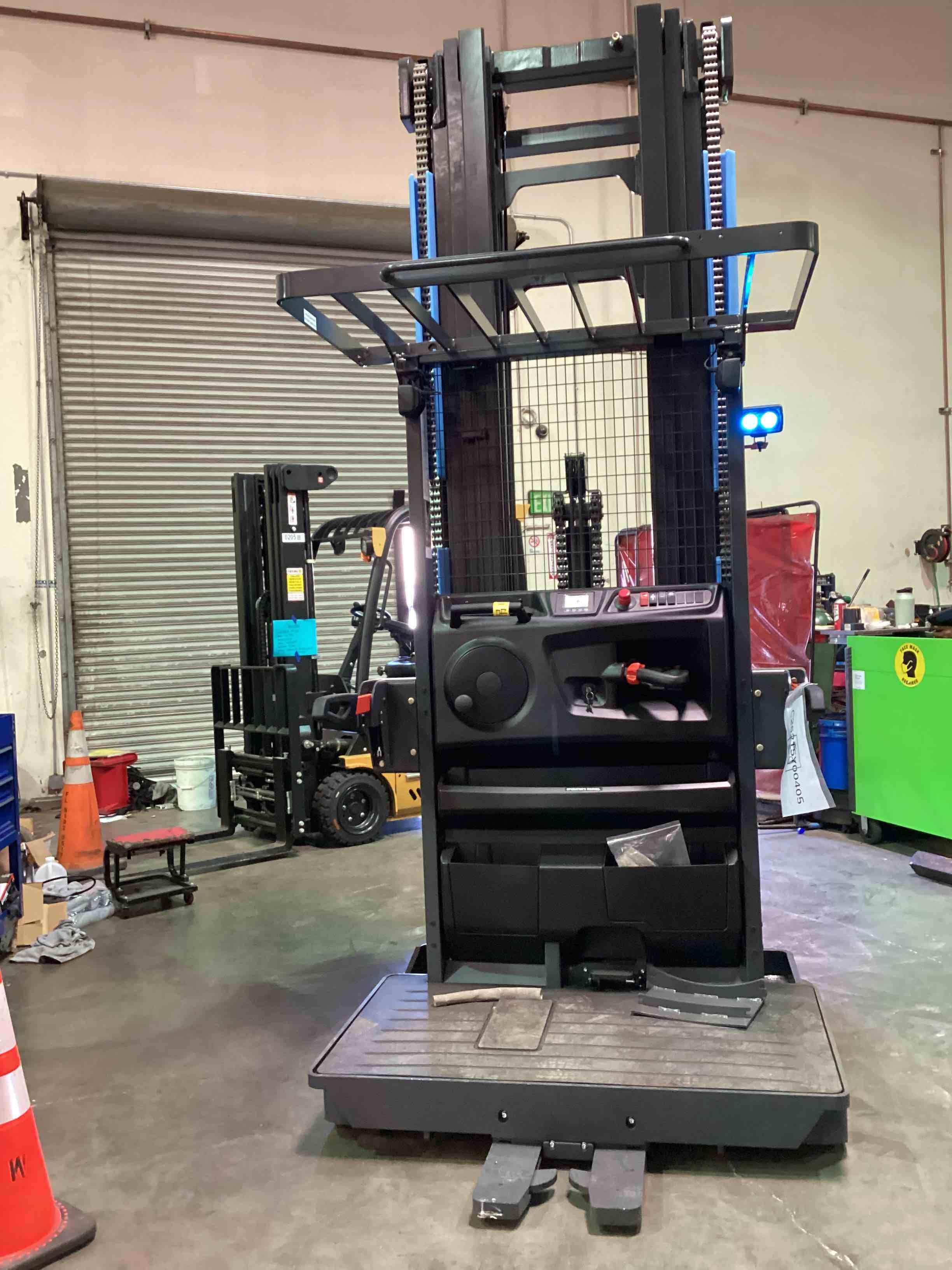 Main Image Used 2021 LINDE V15P_5215-WG Forklift – Electric Order Picker, 3000 lb Capacity, 128” Mast, 3154 Hours – $54500.00 – Anaheim – View 3