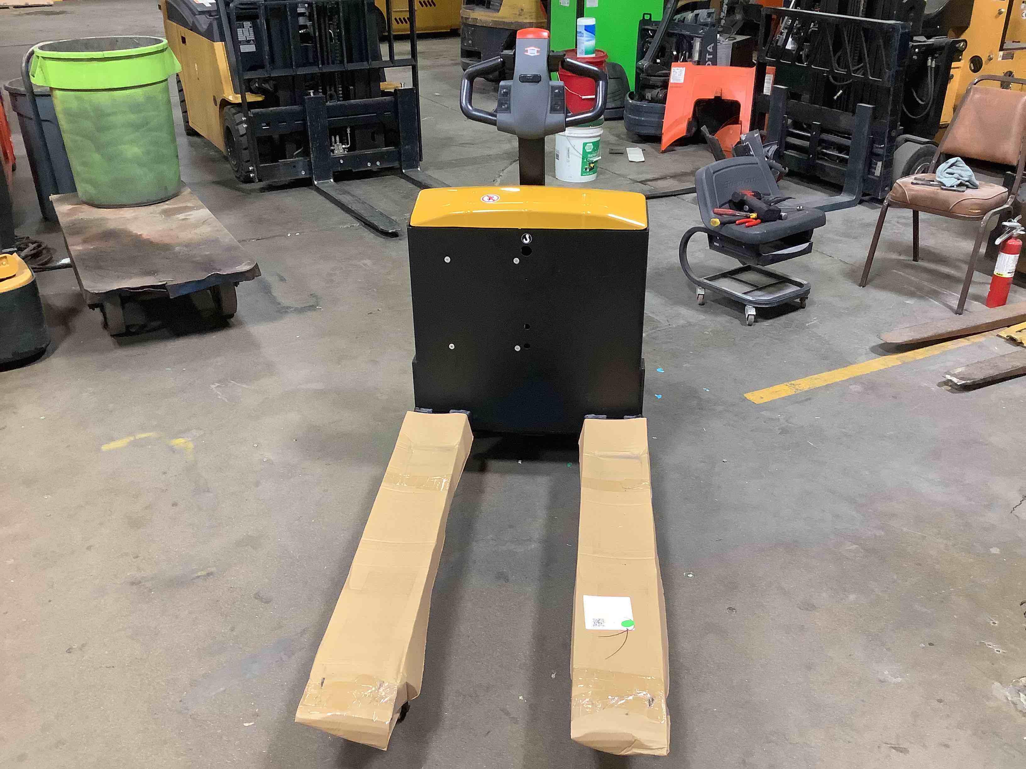 Main Image Used 2021 BIG JOE LPT-44 27X48 Forklift – Electric Pallet Jack (Lithium), 4500 lb Capacity, 3” Mast, 1171 Hours – $3898.00 – Phoenix – View 3