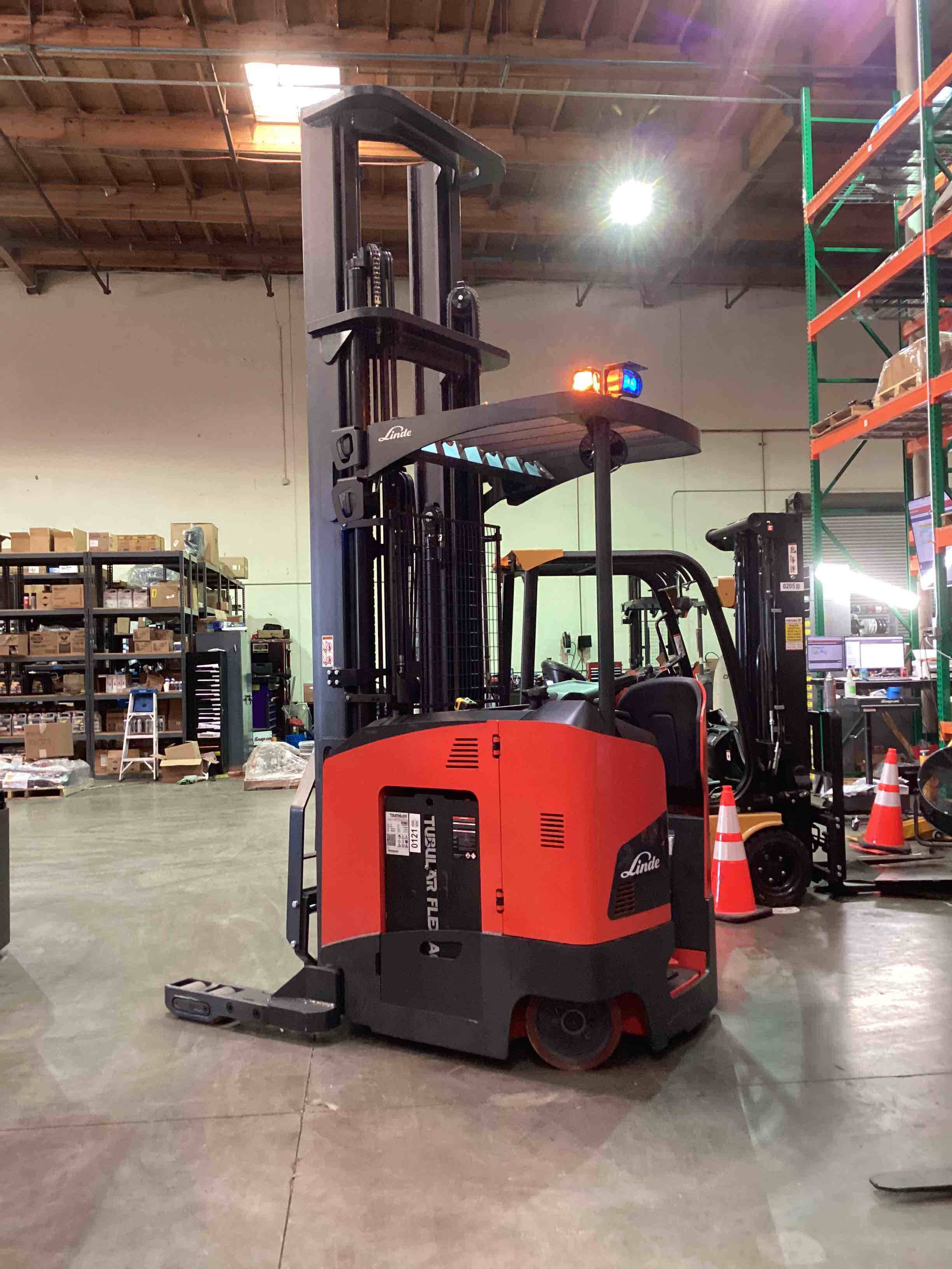 LINDE R22SX_5195 Stand Up Reach forklift, 4500 capacity, 330 lift height. Serial C25195Y00030, Year 2021.