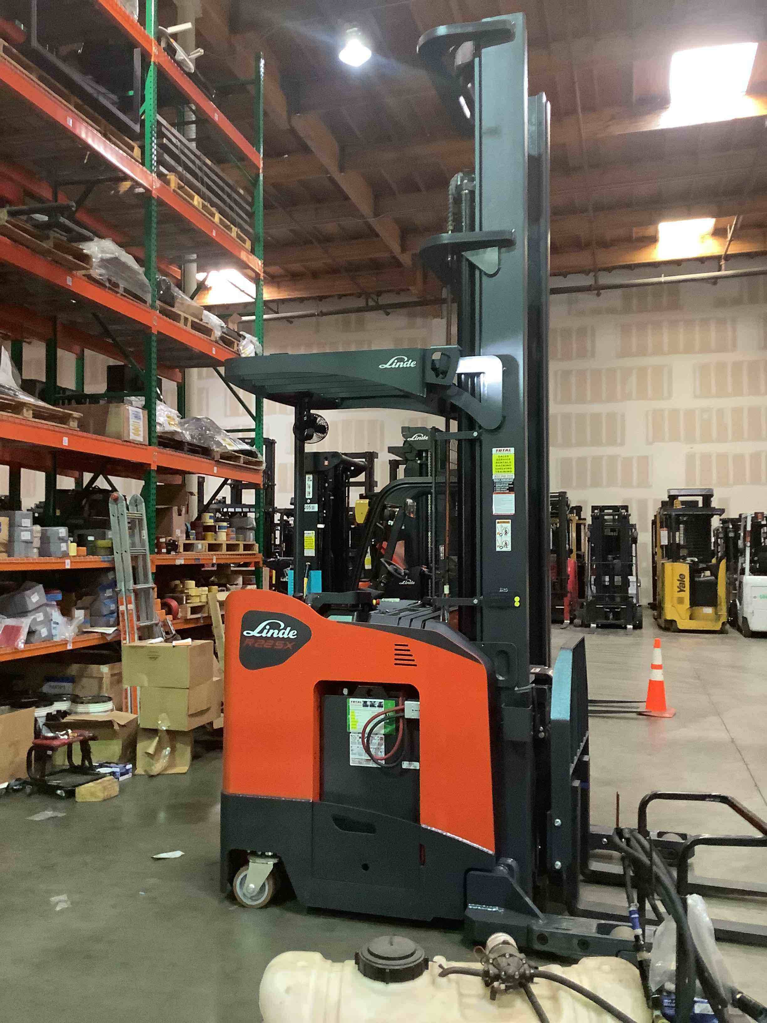 LINDE R22SX_5195 Stand Up Reach forklift, 4500 capacity, 330 lift height. Serial C25195Y00134, Year 2021.