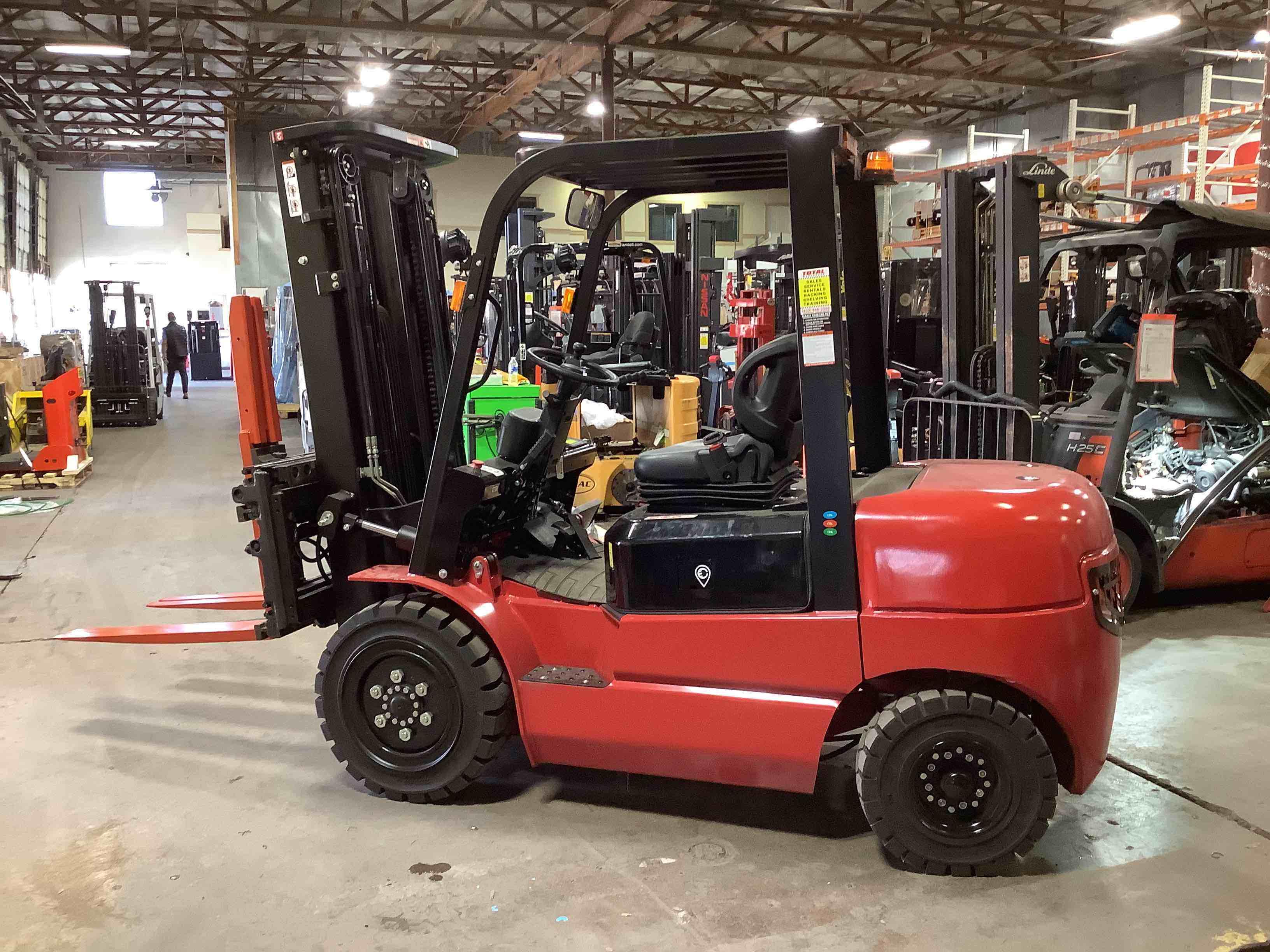 Main Image New 2023 BIG JOE LPE-60_80V Forklift – Lithium Electric Pneumatic, 6000 lb Capacity, 87” Mast, 3 Hours – $36900.00 – Phoenix – View 1