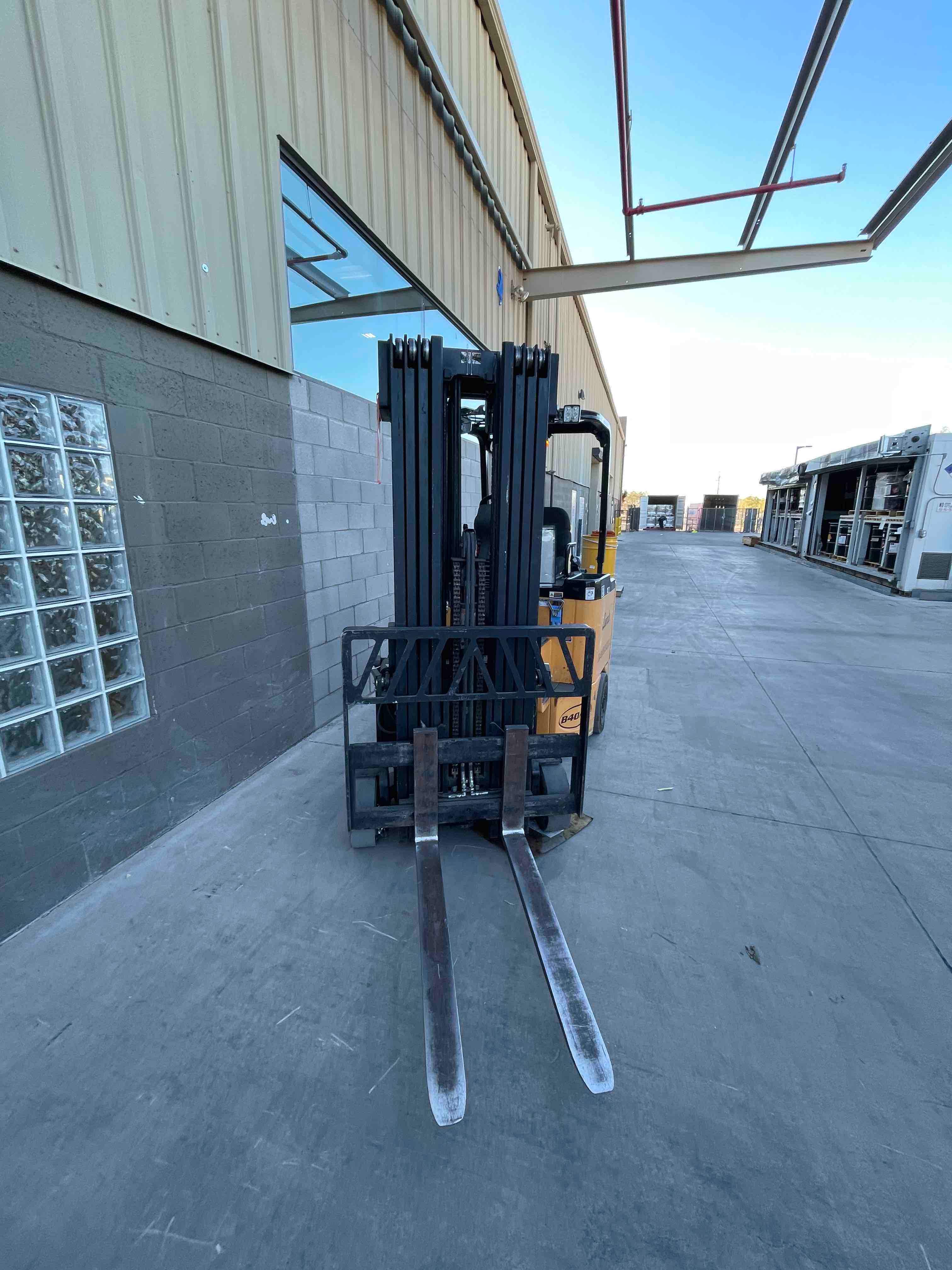 Main Image Used 2016 BENDI B40AC Forklift – VNA, 4000 lb Capacity, 89” Mast, 5105 Hours – $45400.00 – Phoenix – View 4
