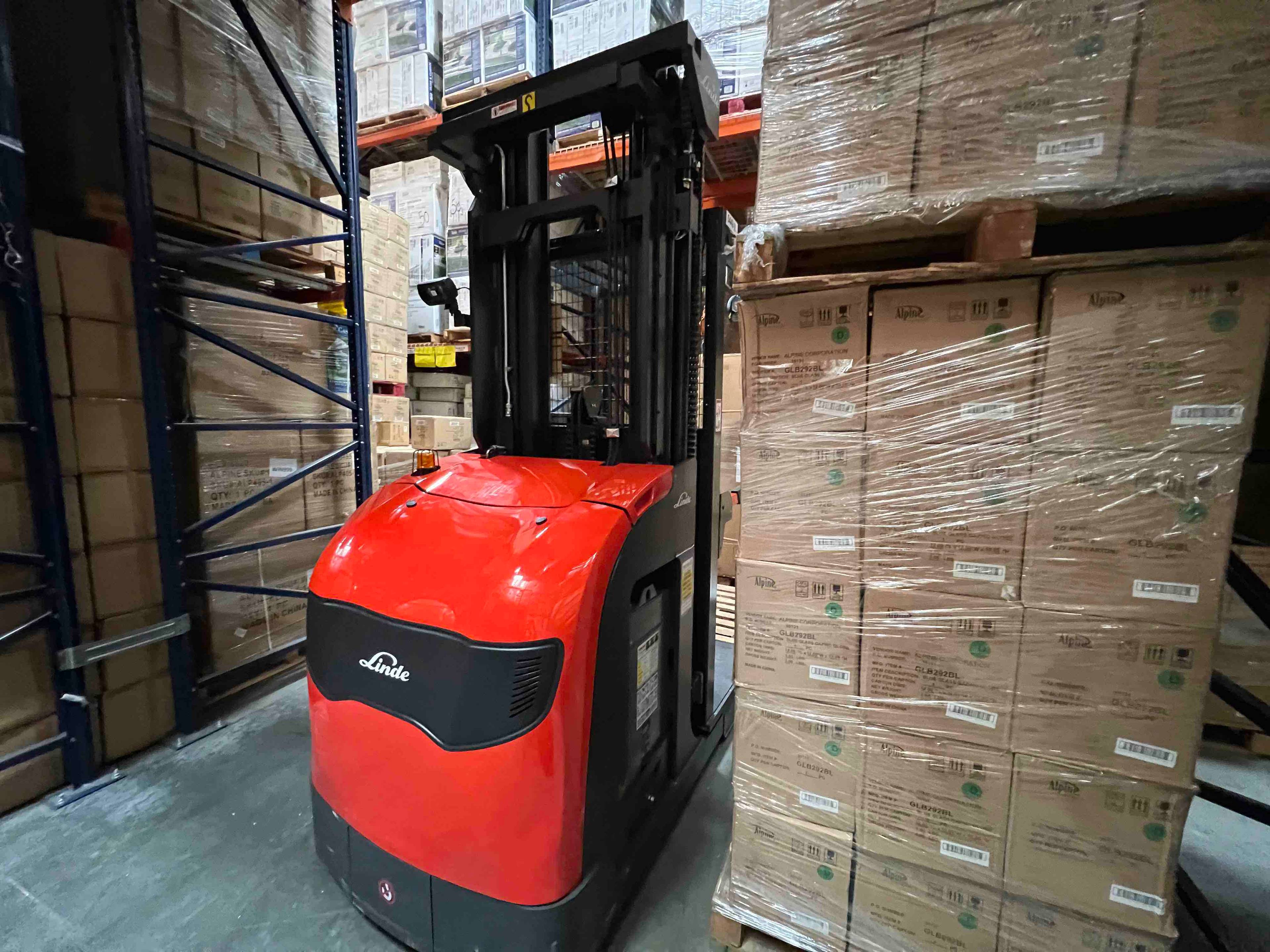 LINDE V15P_5215 Electric Order Picker forklift, 3000 capacity, 240 lift height. Serial C25215Y00449, Year 2021.