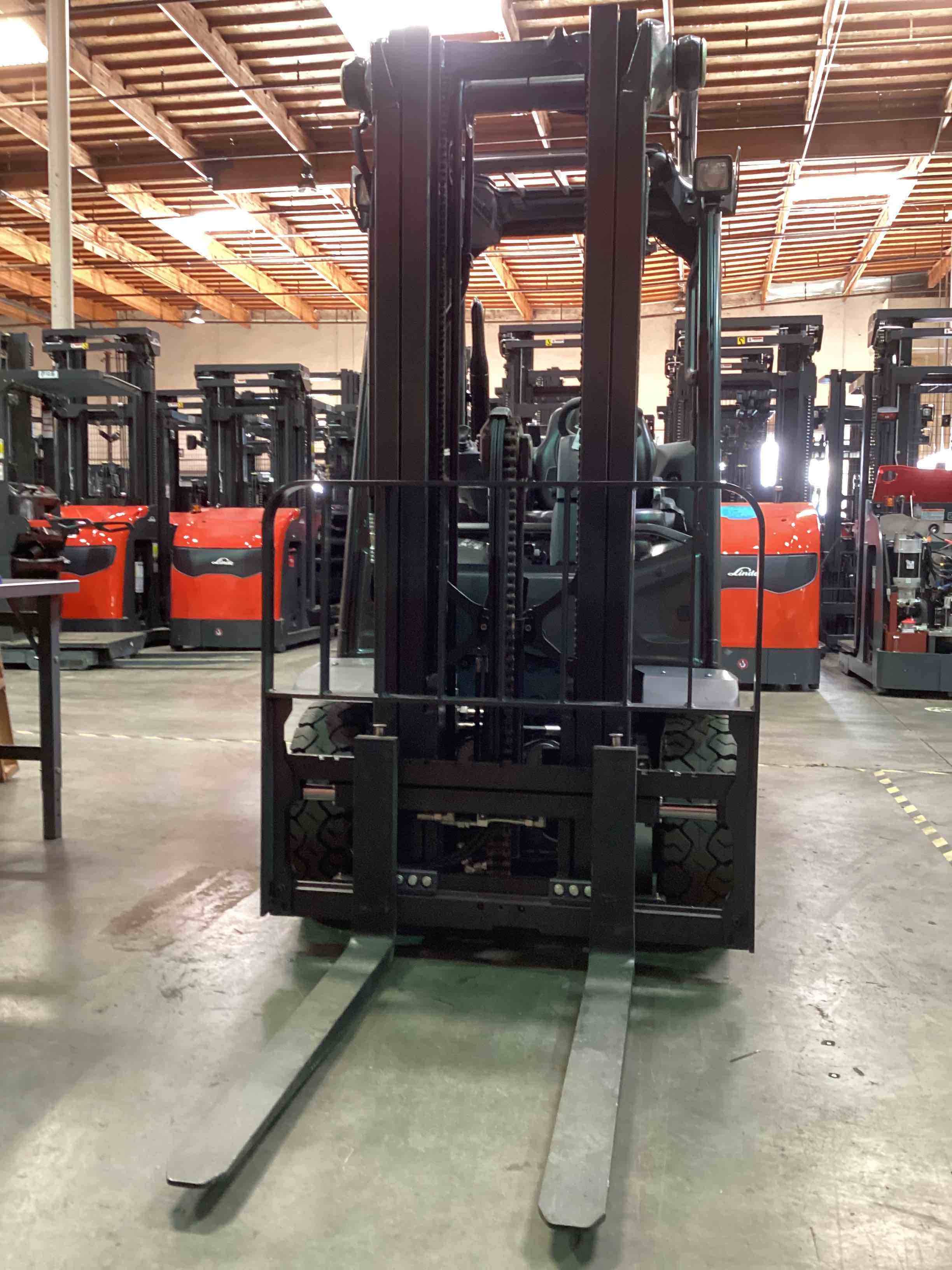 LINDE H25T_1202 LPG Pneumatic forklift, 5000 capacity, 193 lift height. Serial H21202Y06397, Year 2022.