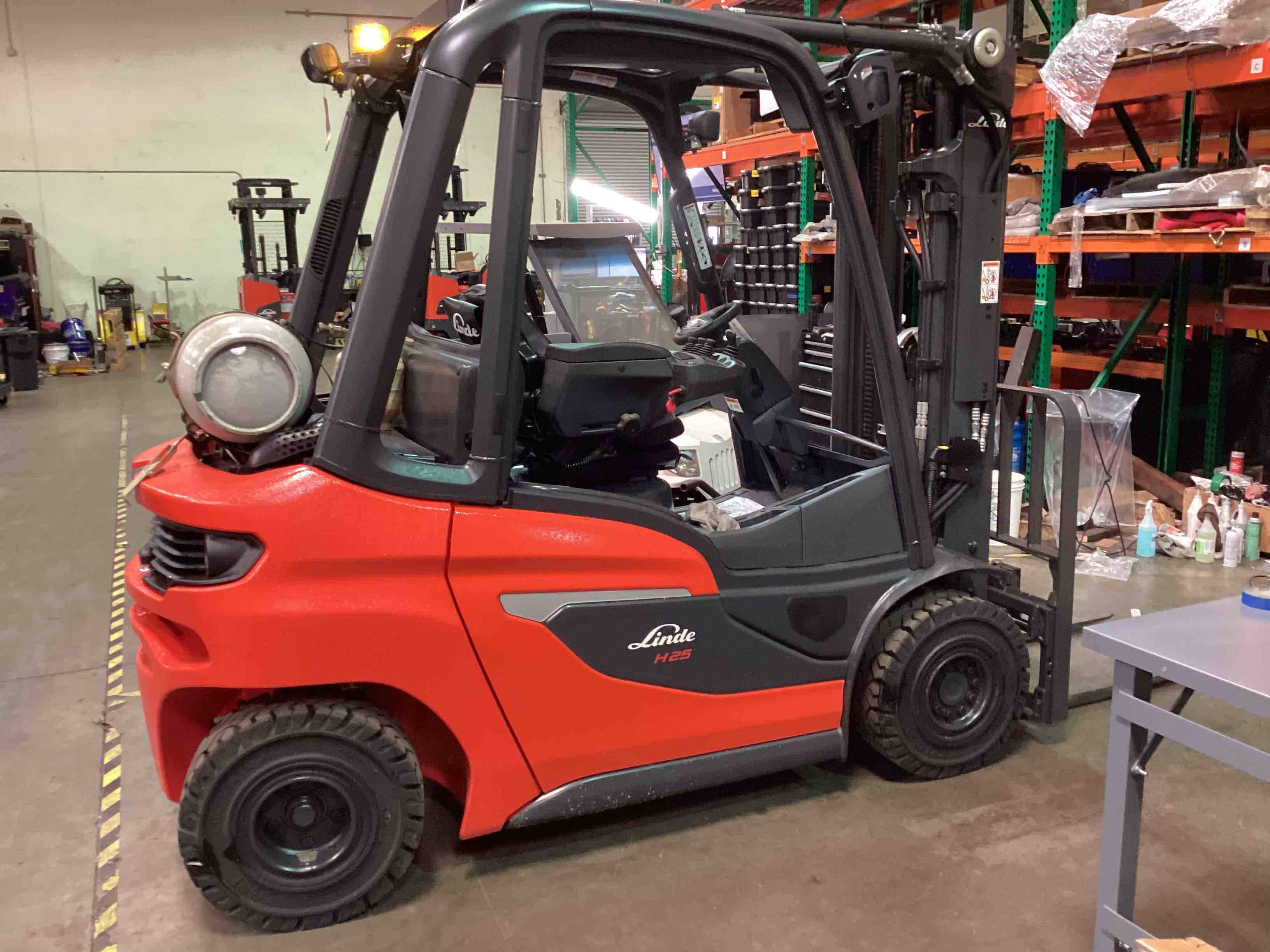 LINDE H25T_1202 LPG Pneumatic forklift, 5000 capacity, 193 lift height. Serial H21202Y06397, Year 2022.