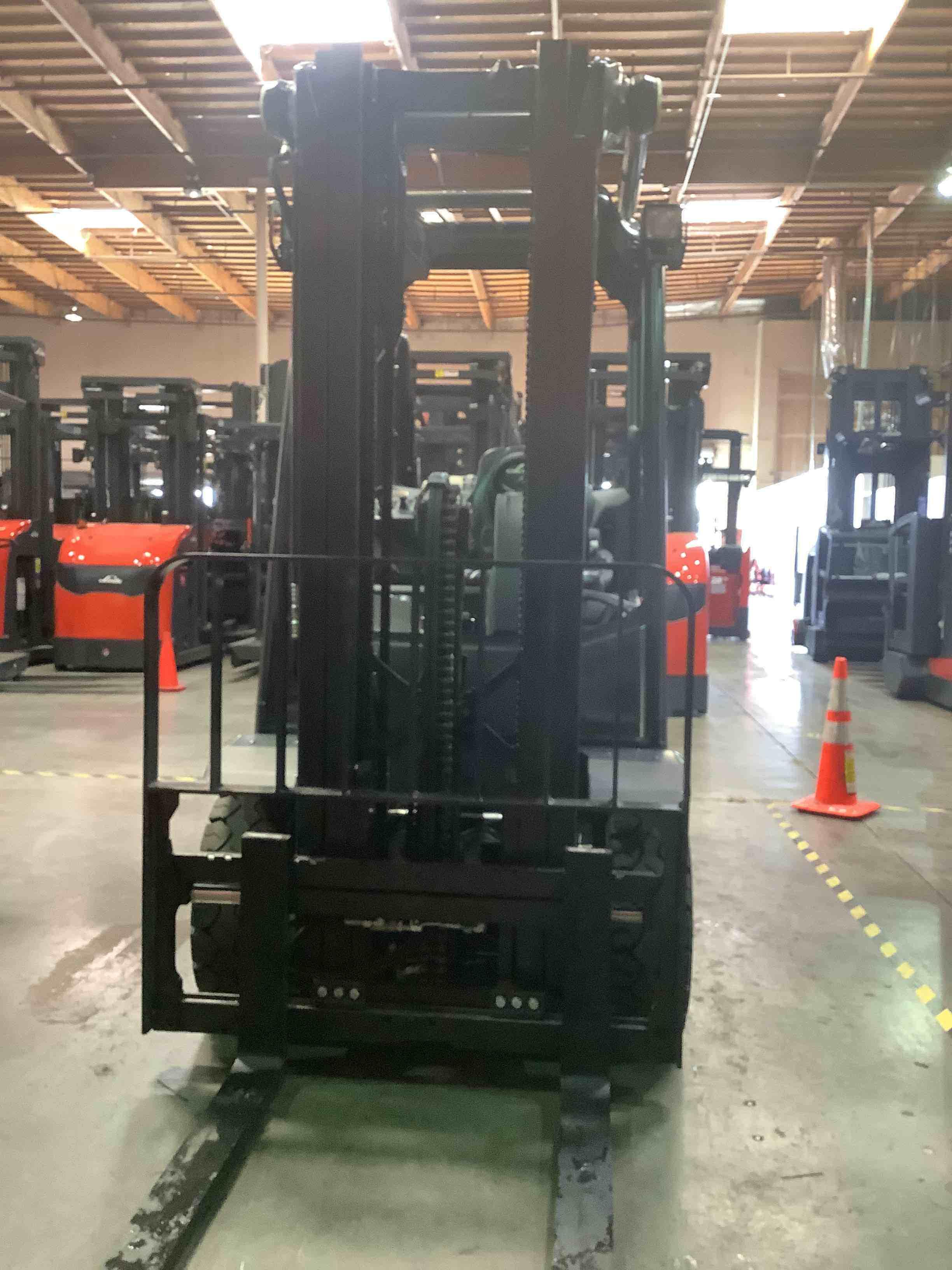 Main Image Used 2022 LINDE H25T_1202 Forklift – LPG Pneumatic, 5000 lb Capacity, 88” Mast, 861 Hours – $37500.00 – Anaheim – View 1