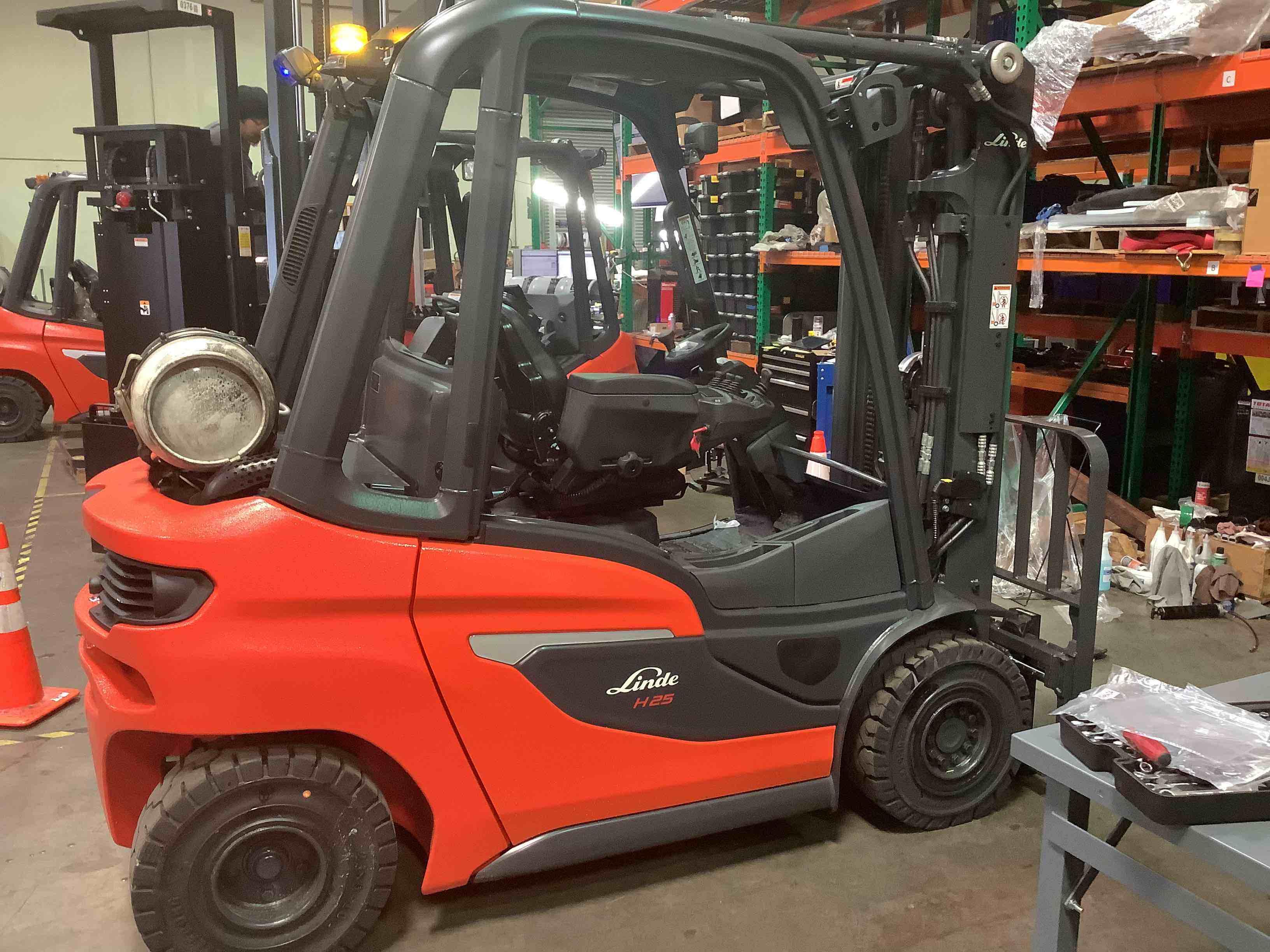 Main Image Used 2022 LINDE H25T_1202 Forklift – LPG Pneumatic, 5000 lb Capacity, 88” Mast, 861 Hours – $37500.00 – Anaheim – View 2
