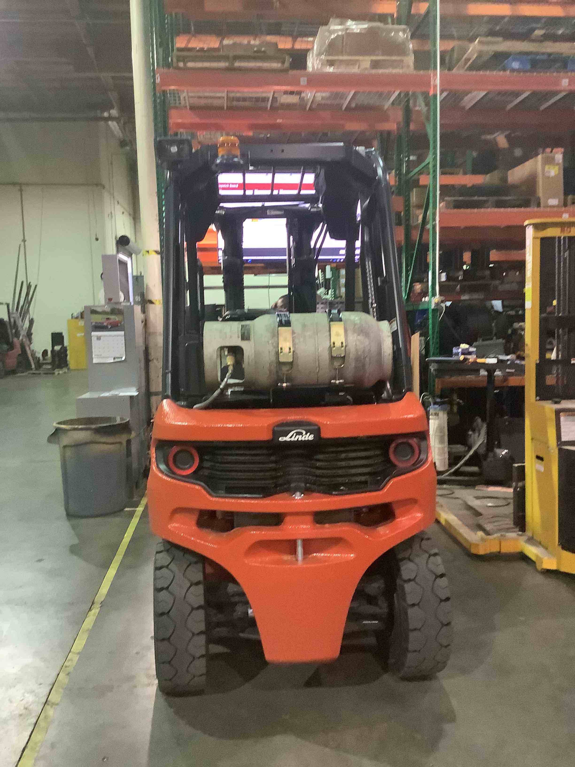 LINDE H25T_1202 LPG Pneumatic forklift, 5000 capacity, 193 lift height. Serial H21202Y06427, Year 2022.