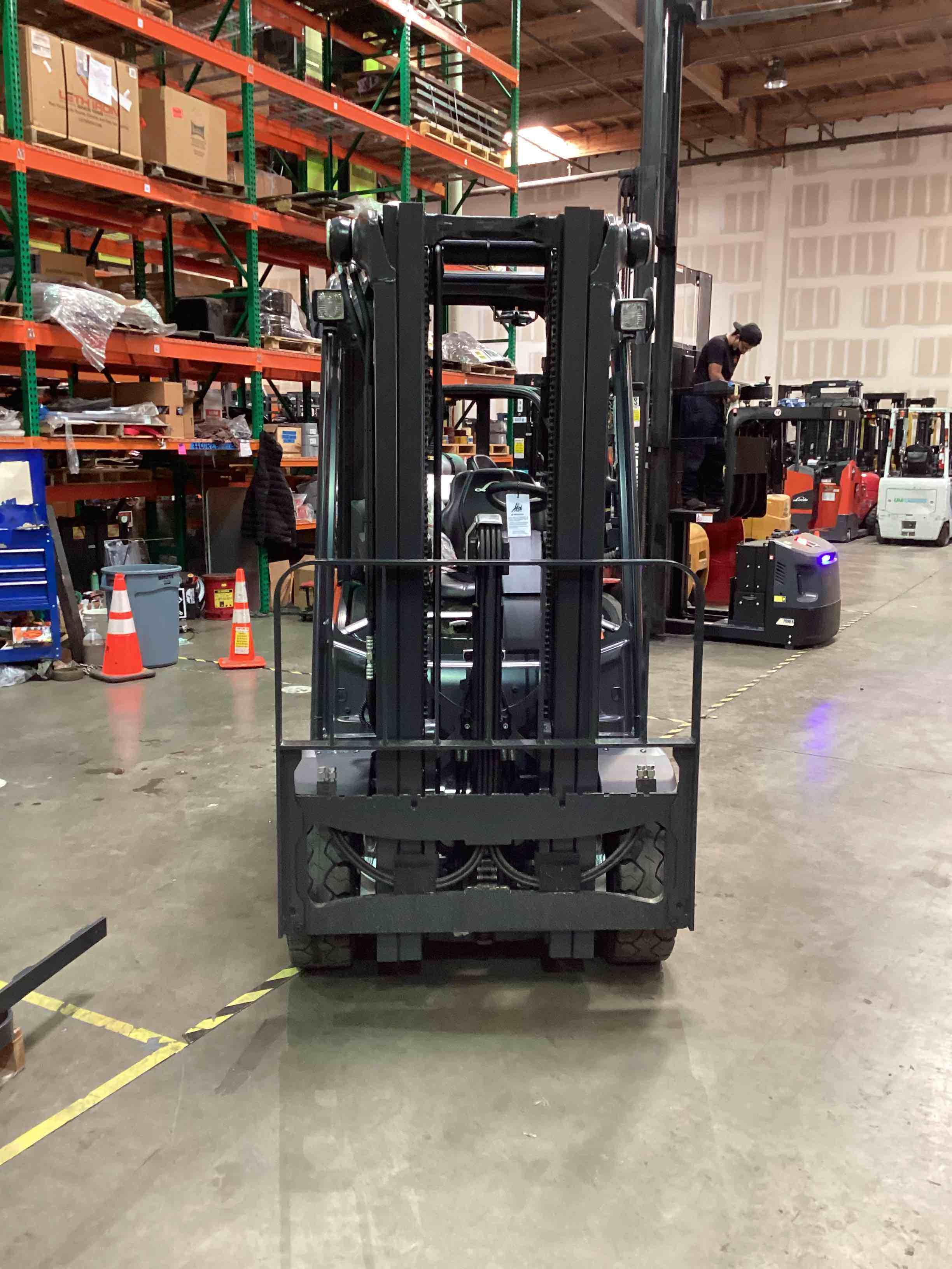 Main Image Used 2022 LINDE H25T_1202 Forklift – LPG Pneumatic, 5000 lb Capacity, 88” Mast, 1815.1 Hours – $37500.00 – Anaheim – View 4