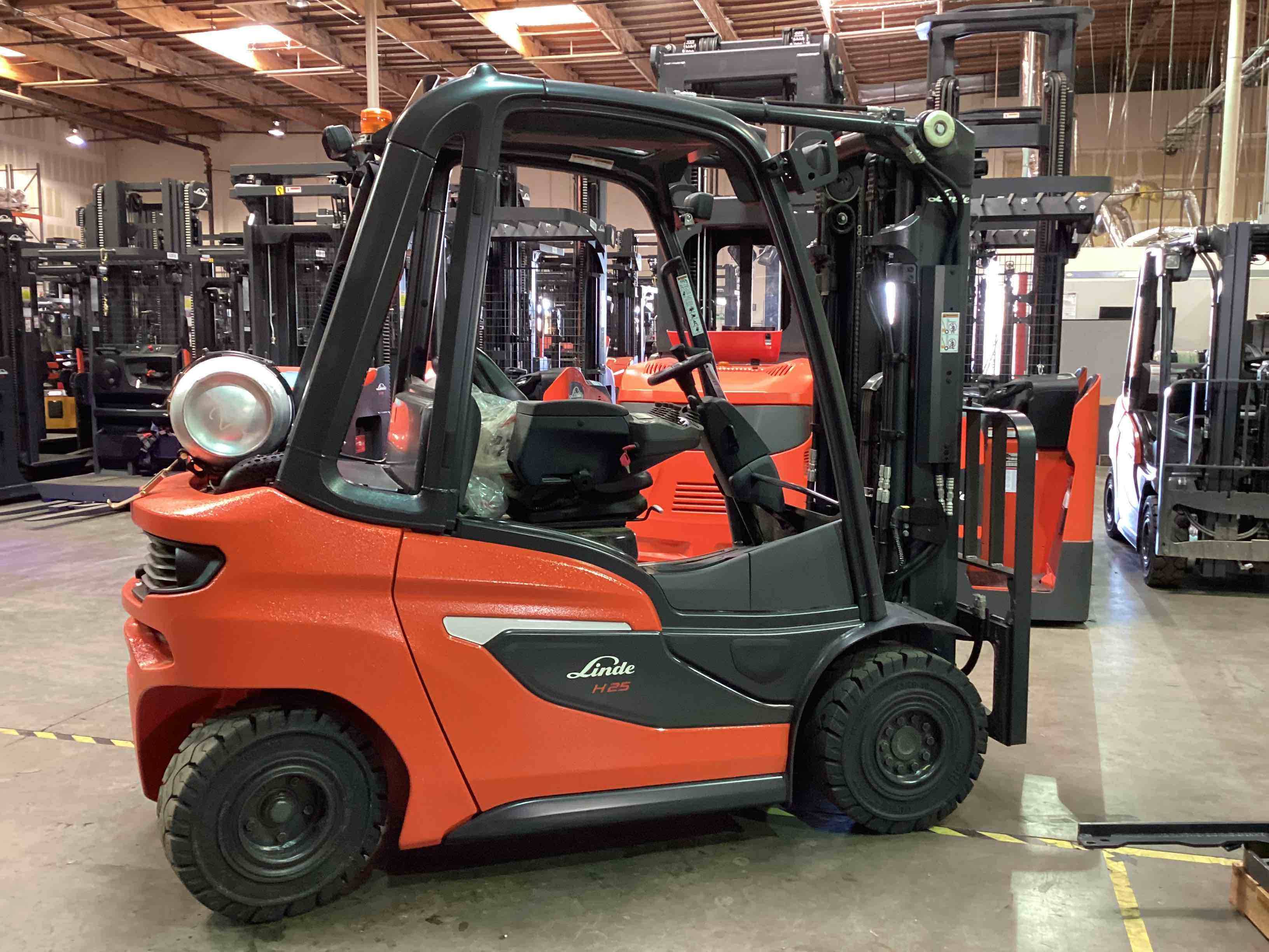 LINDE H25T_1202 LPG Pneumatic forklift, 5000 capacity, 193 lift height. Serial H21202Y07032, Year 2022.