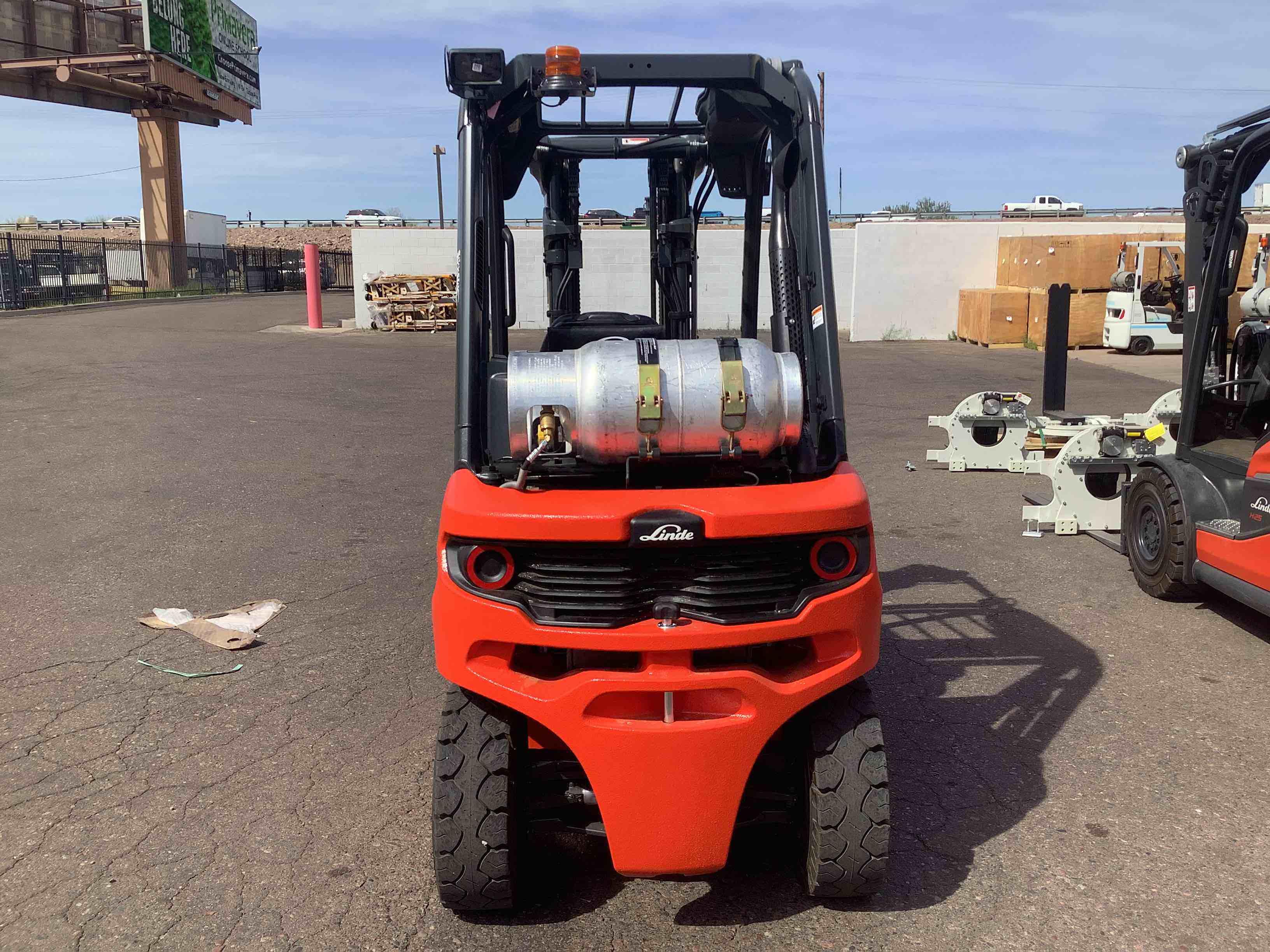 Main Image Used 2022 LINDE H25T_1202 Forklift – LPG Pneumatic, 5000 lb Capacity, 88” Mast, 278 Hours – $37500.00 – Hawaii, Waipahu – View 1