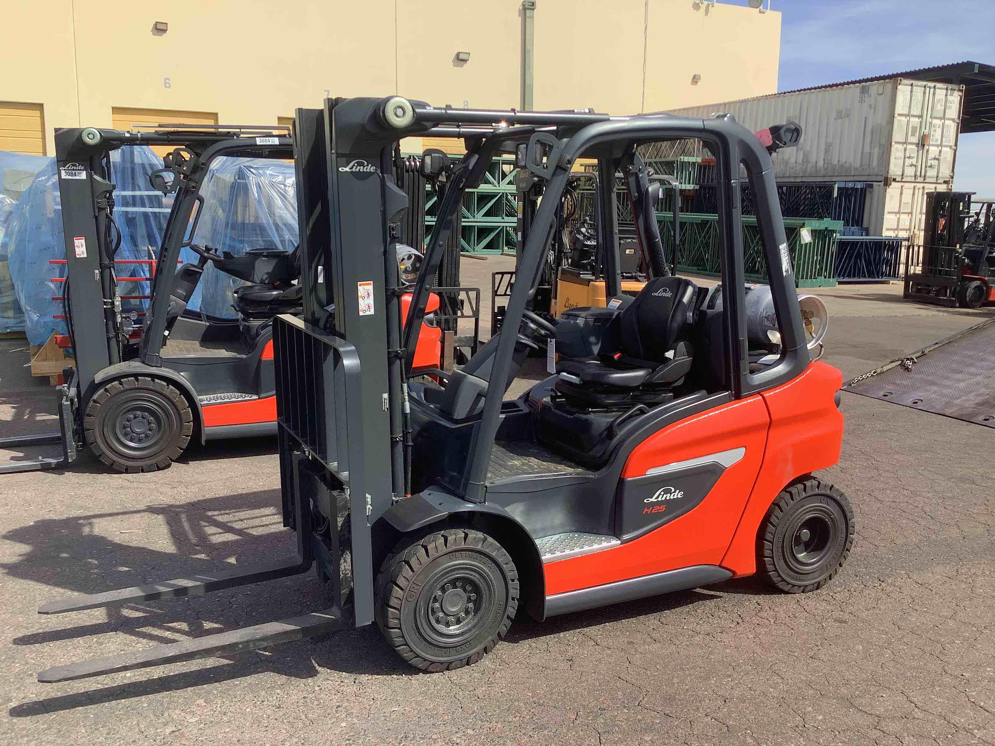 Main Image Used 2022 LINDE H25T_1202 Forklift – LPG Pneumatic, 5000 lb Capacity, 88” Mast, 278 Hours – $37500.00 – Hawaii, Waipahu – View 4