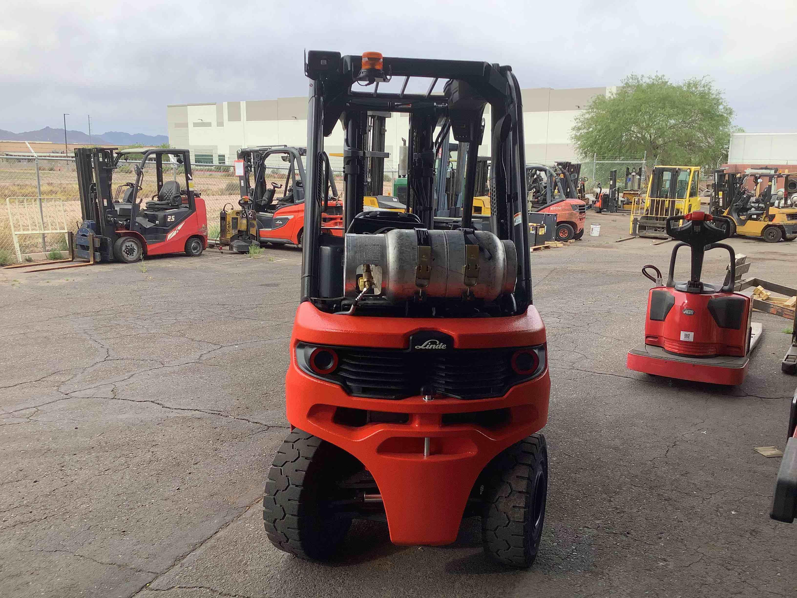 Main Image Used 2022 LINDE H25T_1202 Forklift – LPG Pneumatic, 5000 lb Capacity, 88” Mast, 1491.7 Hours – $36500.00 – Anaheim – View 2