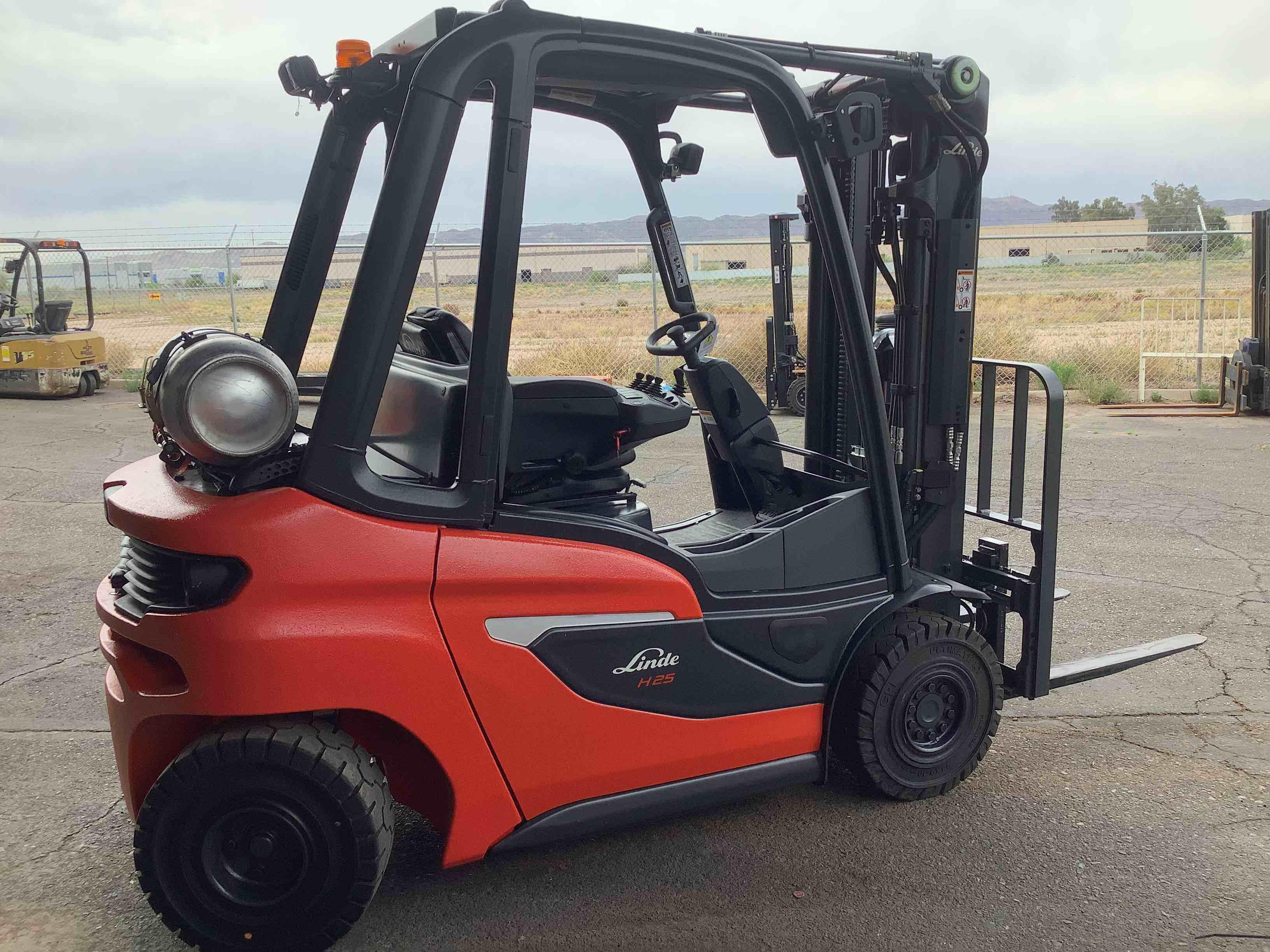 Main Image Used 2022 LINDE H25T_1202 Forklift – LPG Pneumatic, 5000 lb Capacity, 88” Mast, 1491.7 Hours – $36500.00 – Anaheim – View 3