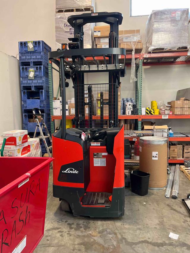 LINDE R22SX_5195 Stand Up Reach forklift, 4500 capacity, 300 lift height. Serial C25195X00075, Year 2021.