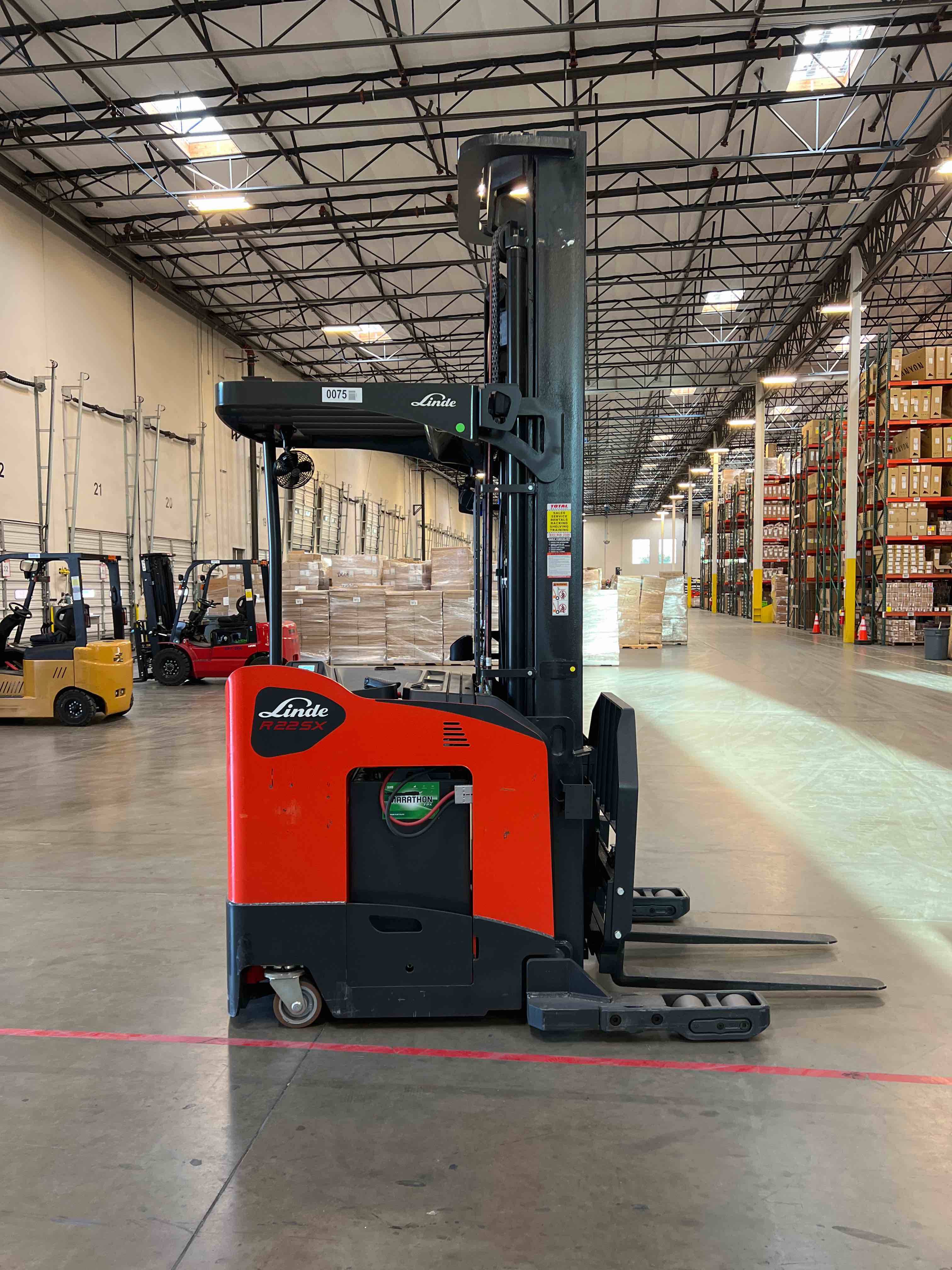 LINDE R22SX_5195 Stand Up Reach forklift, 4500 capacity, 300 lift height. Serial C25195X00075, Year 2021.