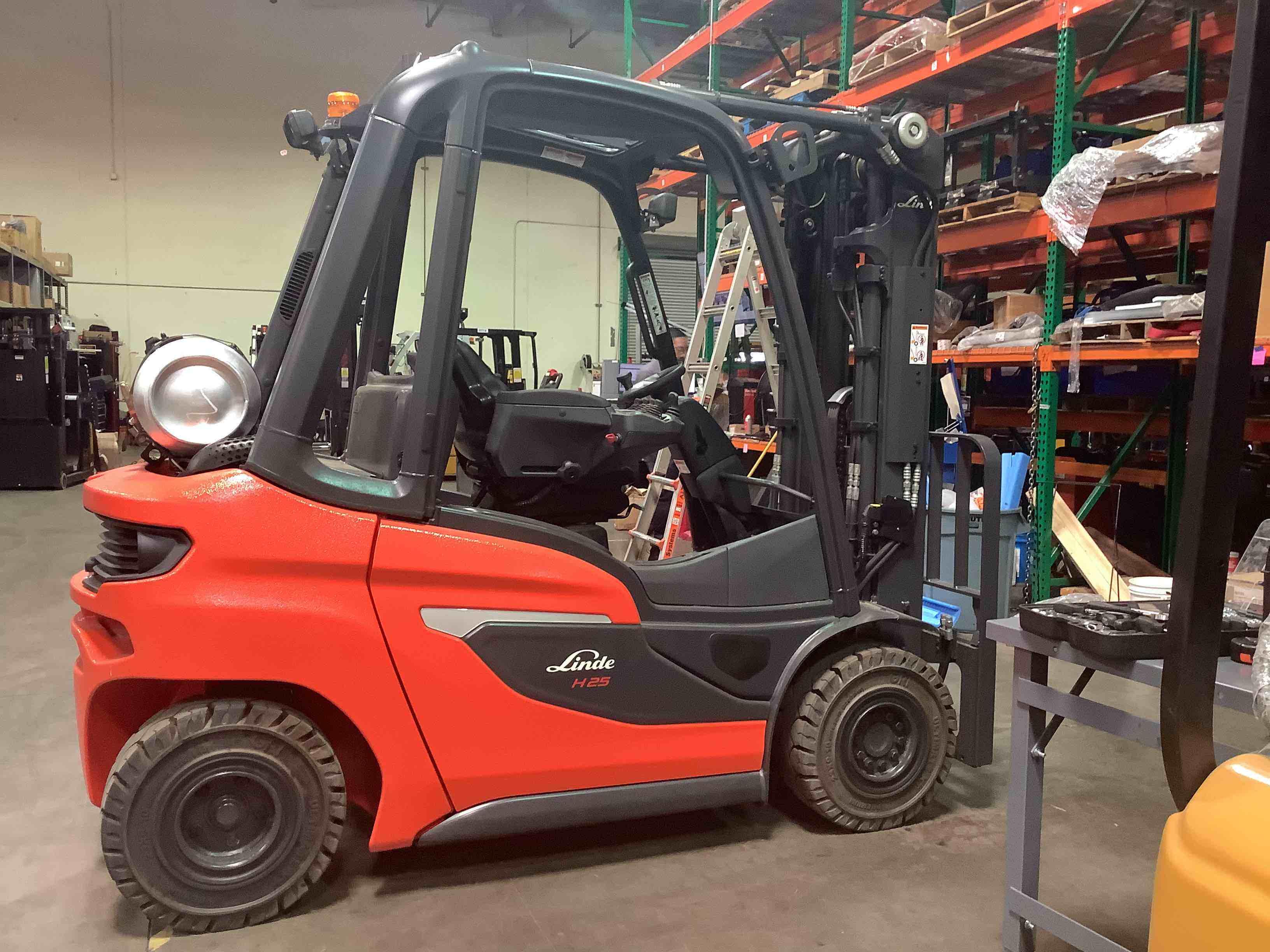 Main Image Used 2022 LINDE H25T_1202 Forklift – LPG Pneumatic, 5000 lb Capacity, 88” Mast, 3445 Hours – $37500.00 – Anaheim – View 2