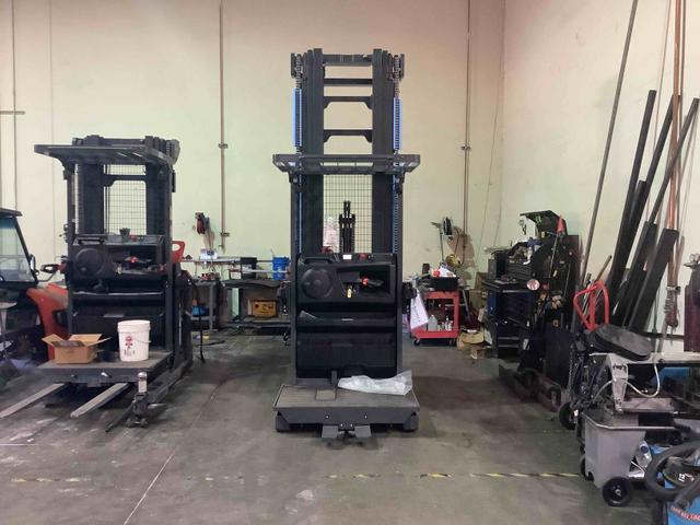 LINDE V15P_5215-WG Electric Order Picker forklift, 3000 capacity, 312 lift height. Serial C25215L00013, Year 2022.