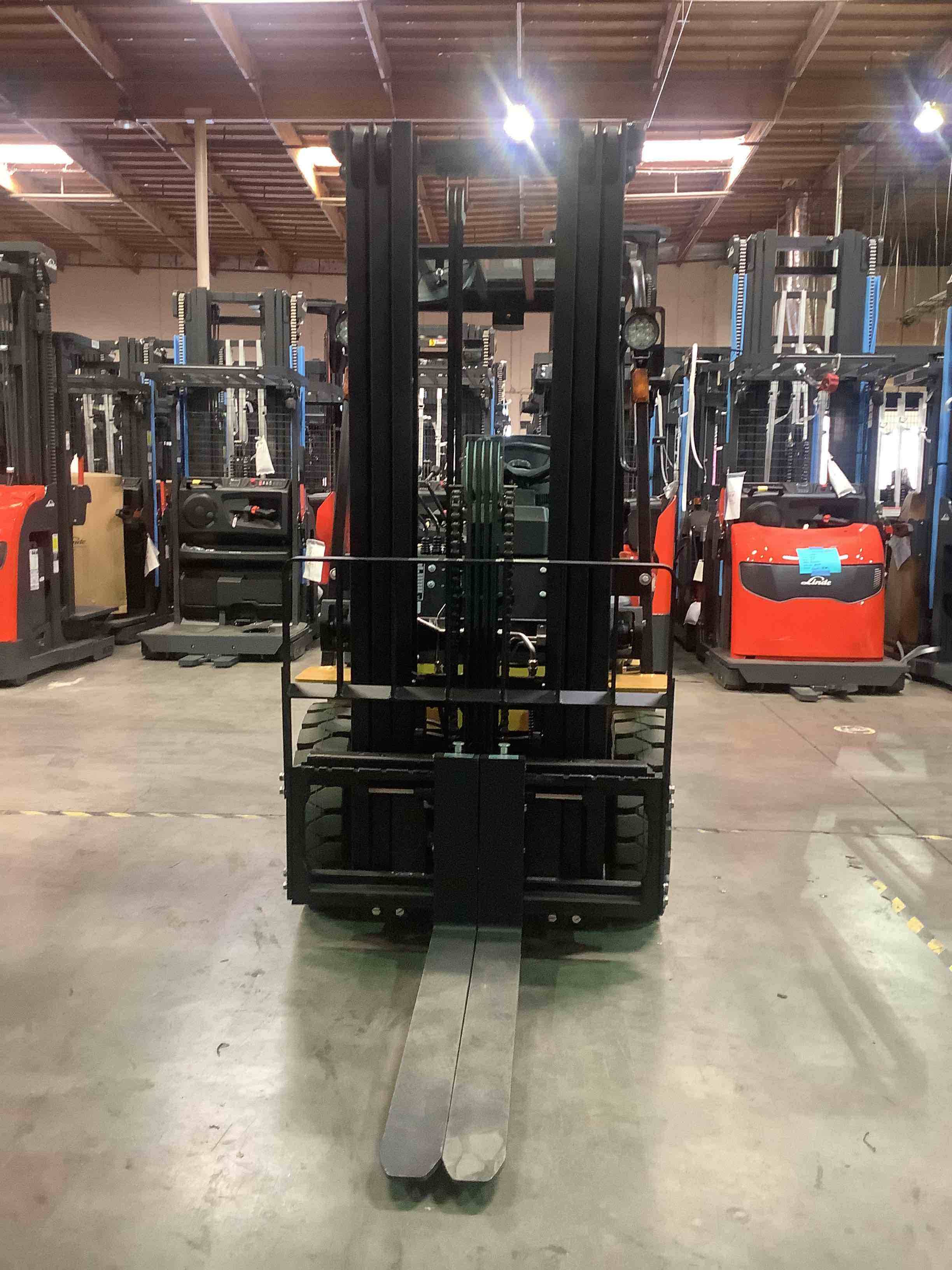 BIG JOE LPE-50_80V Lithium Electric Pneumatic forklift, 5000 capacity, 197 lift height. Serial 2311100423, Year 2022.