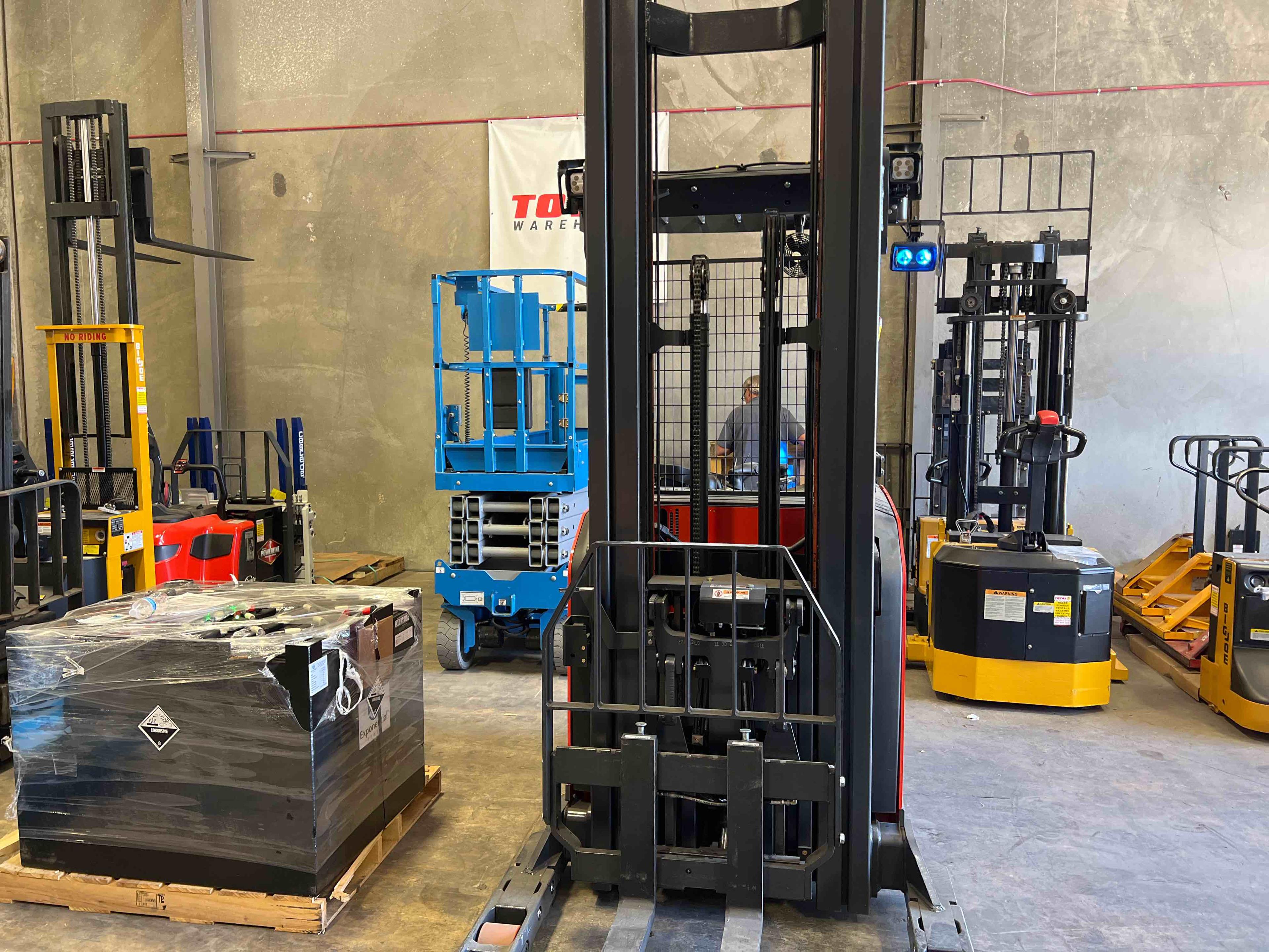 Main Image Used 2021 LINDE R22SX_5195 Forklift – Stand Up Reach, 4500 lb Capacity, 149” Mast, 611 Hours – $34500.00 – Phoenix – View 1