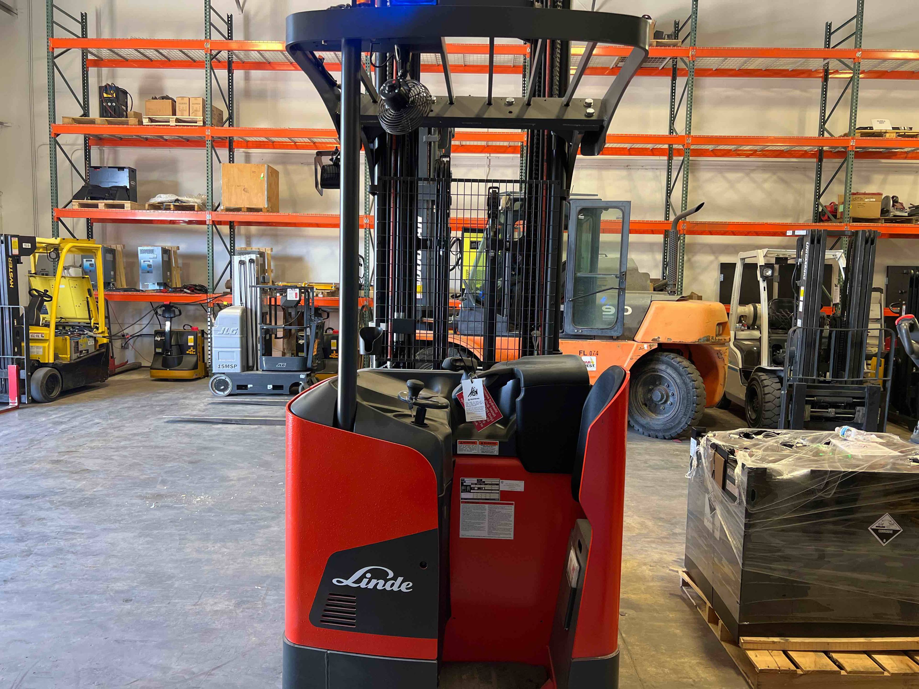 LINDE R22SX_5195 Stand Up Reach forklift, 4500 capacity, 330 lift height. Serial C25195X00122, Year 2021.