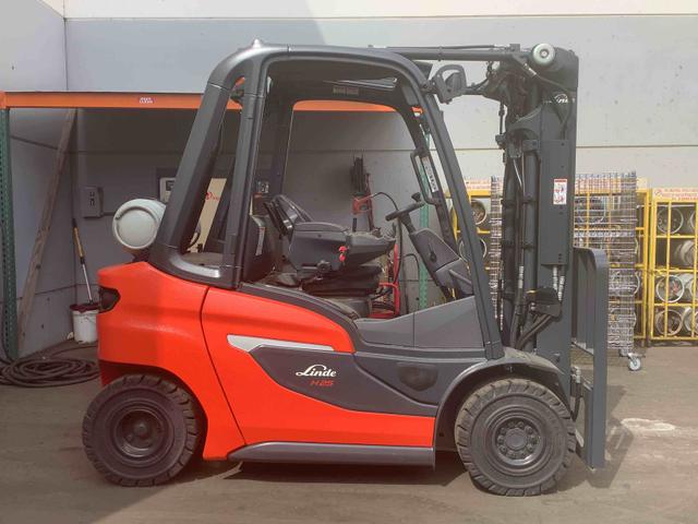 LINDE H25T_1202 LPG Pneumatic forklift, 5000 capacity, 193 lift height. Serial H21202Y07170, Year 2021.