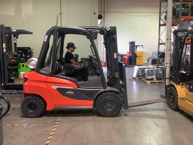 LINDE H30T_1202 LPG Pneumatic forklift, 6000 capacity, 196 lift height. Serial H21202Y07556, Year 2021.