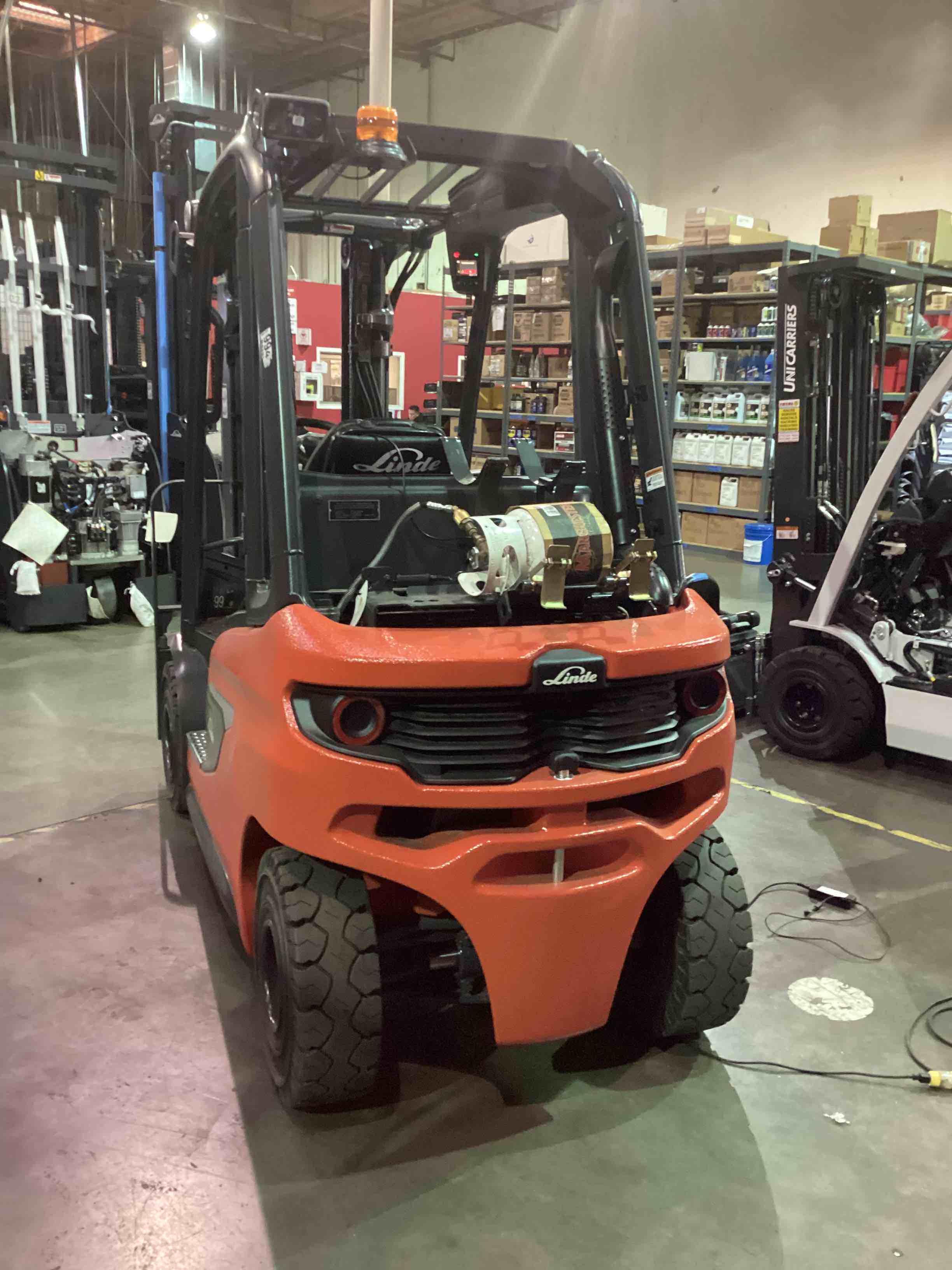 Main Image Used 2022 LINDE H30T_1202 Forklift – LPG Pneumatic, 6000 lb Capacity, 90” Mast, 5911 Hours – $39200.00 – Phoenix – View 3