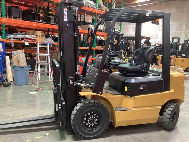 BIG JOE LPE-50_80V Lithium Electric Pneumatic forklift, 5000 capacity, 189 lift height. Serial 2311100469, Year 2022.