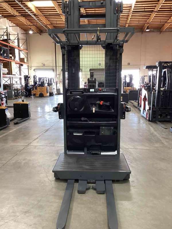 Main Image Used 2023 LINDE V15P_1355 Forklift – Electric Order Picker, 3000 lb Capacity, 119” Mast, 880.7 Hours – $47356.25 – Anaheim – View 2