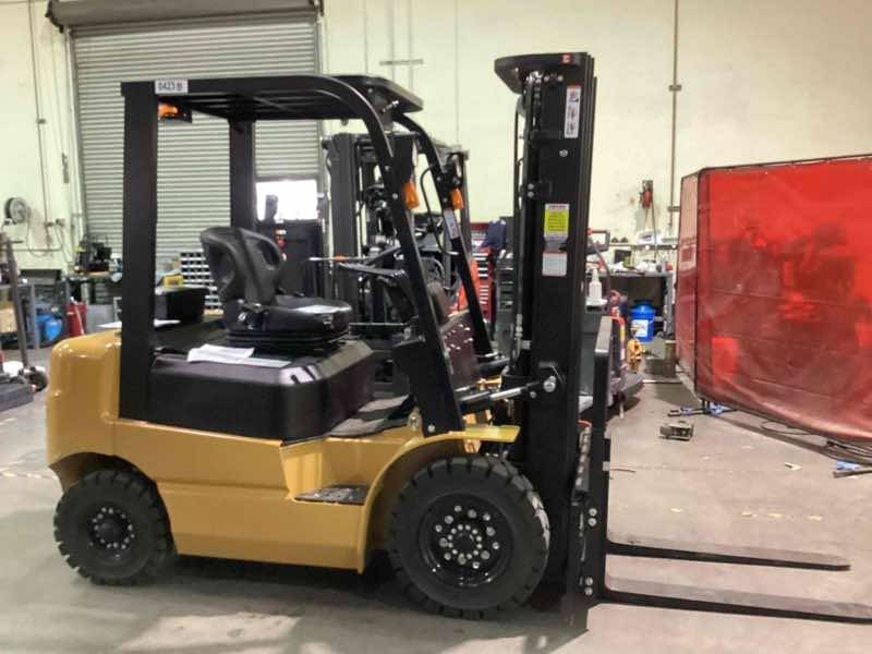 BIG JOE LPE-50_80V Lithium Electric Pneumatic forklift, 5000 capacity, 189 lift height. Serial 2311200423, Year 2022.