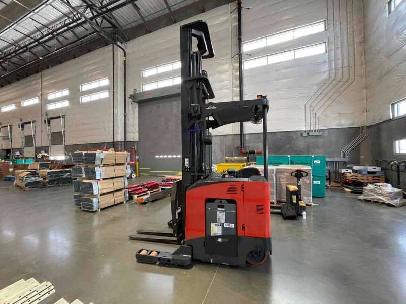 LINDE R22SX_5195 Stand Up Reach forklift, 4500 capacity, 330 lift height. Serial C25195Y00001, Year 2022.
