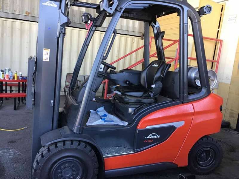 LINDE H30T_1202 LPG Pneumatic forklift, 6000 capacity, 196 lift height. Serial H21202Y05651, Year 2022.