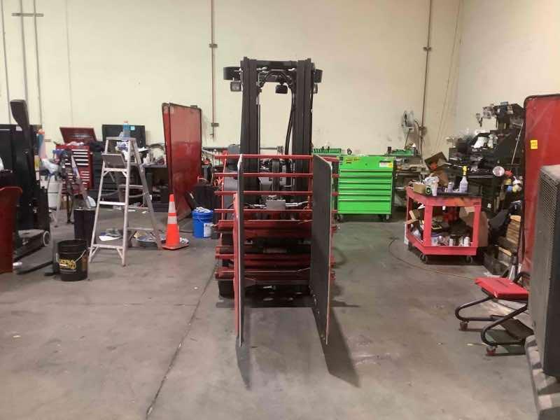 Main Image Used 2021 LINDE E18S_1346-20 Forklift – Electric Stand Up Counterbalance, 3500 lb Capacity, 88” Mast, 1351 Hours – $29500.00 – Anaheim – View 2