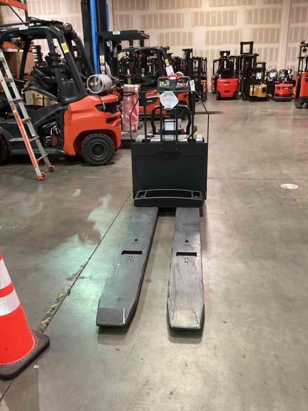 LINDE EWR30_1101-02-27X96-PS Double Rider Jack forklift, 6000 capacity, 7.75 lift height. Serial A11101L00224, Year 2022.