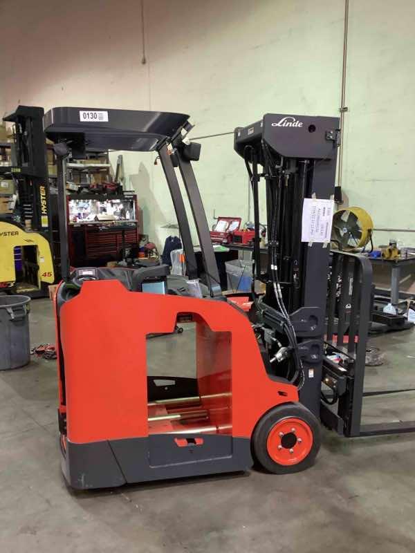 LINDE E20S_1346-20 Electric Stand Up Counterbalance forklift, 4000 capacity, 258 lift height. Serial A11346L00130, Year 2022.
